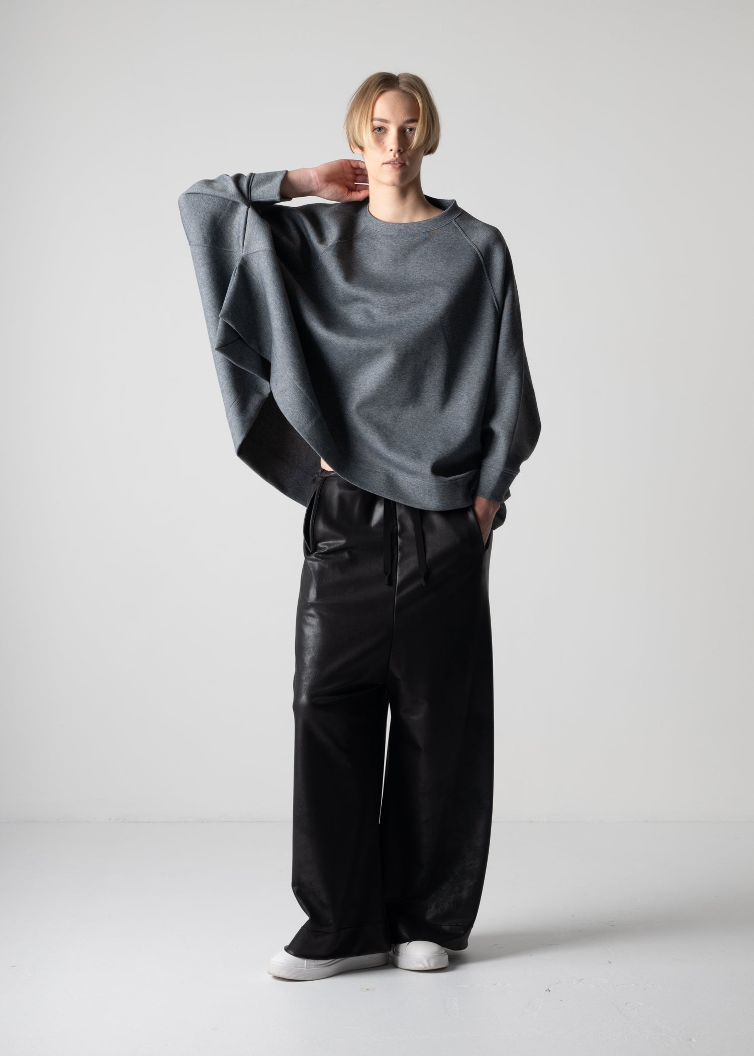oversized sweatshirt, charcoal, cogthebigsmoke, one size fits all, sustainable fashion, less is more, made in Japan, quiet luxury, minimalist