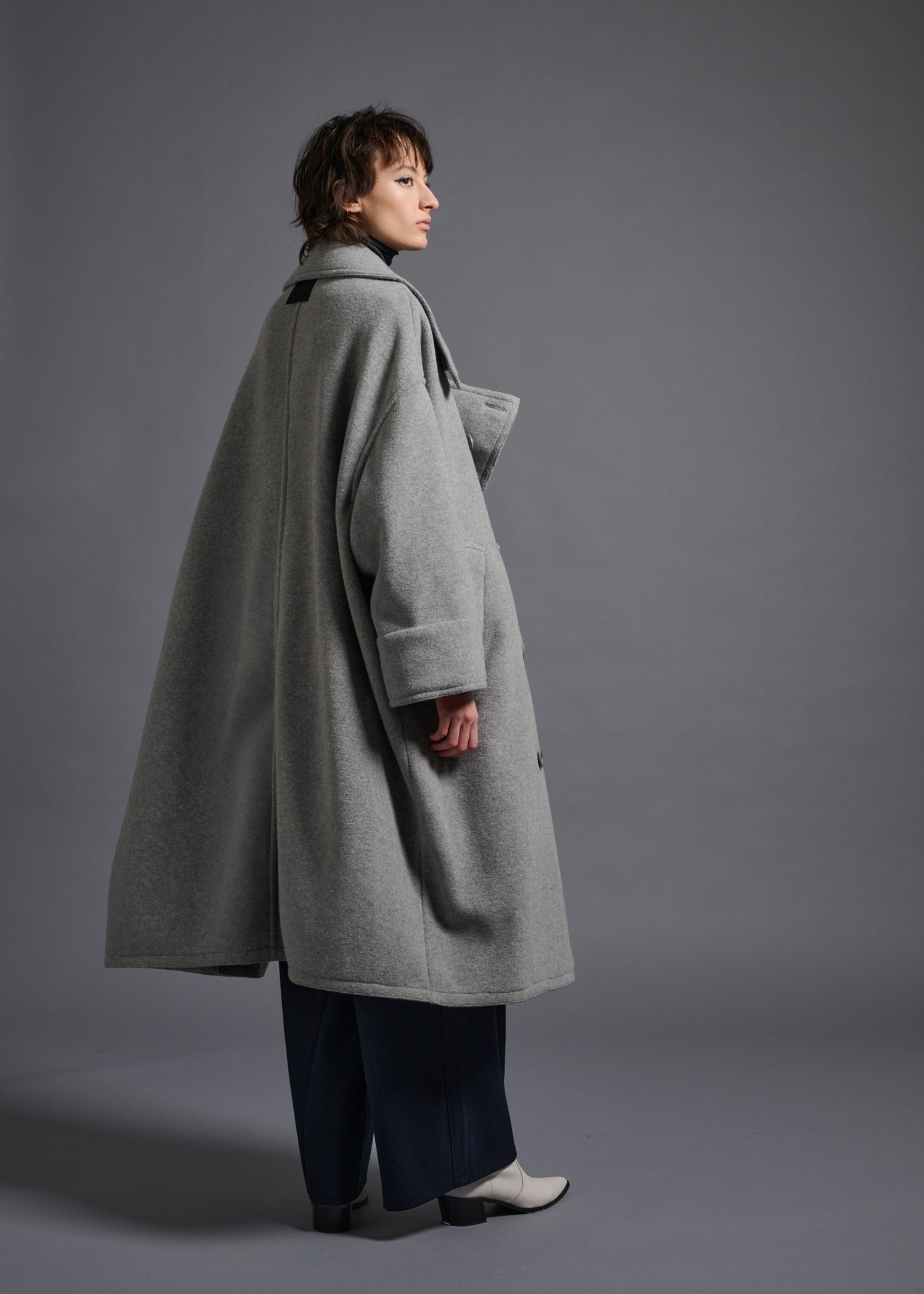 Oversized peacoat, lt grey, cogthebigsmoke, one size fits all, sustainable fashion, less is more, made in Japan, quiet luxury, minimalist