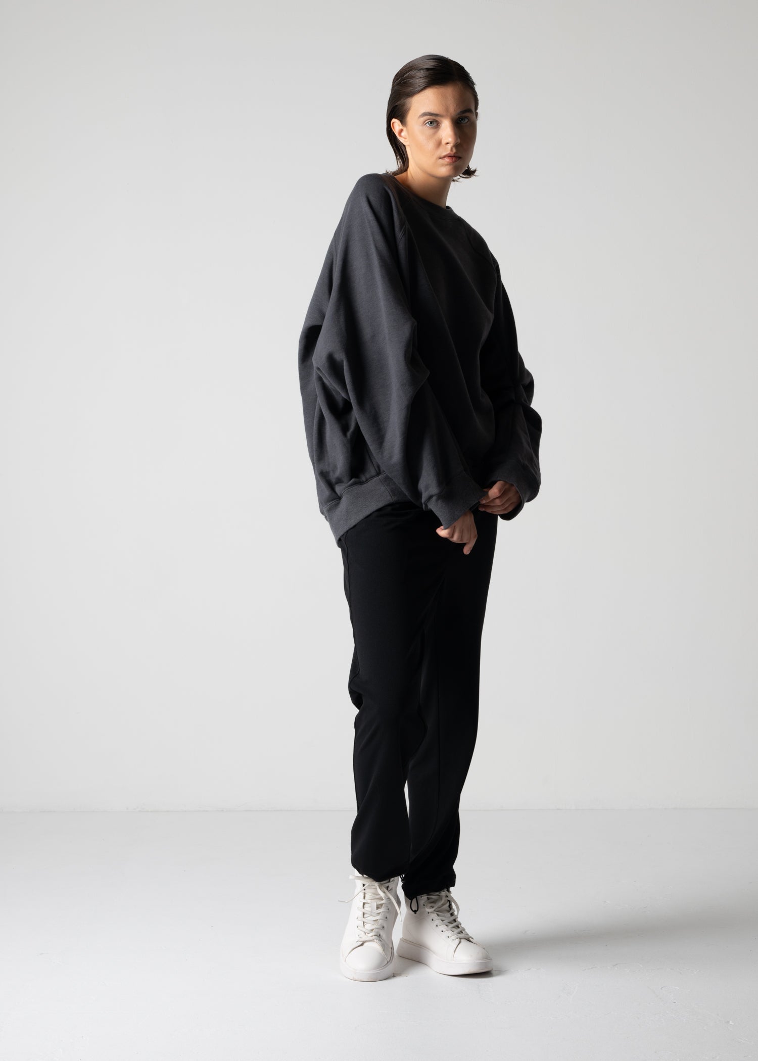 Oversized sweatshirt, coal, cogthebigsmoke, one size fits all, sustainable fashion, less is more, made in Japan, quiet luxury, minimalist