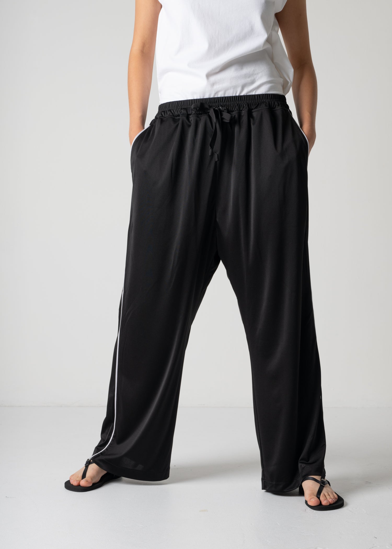 20 LEONA JOG TROUSERS / FLUID SATIN SMOOTH - C12