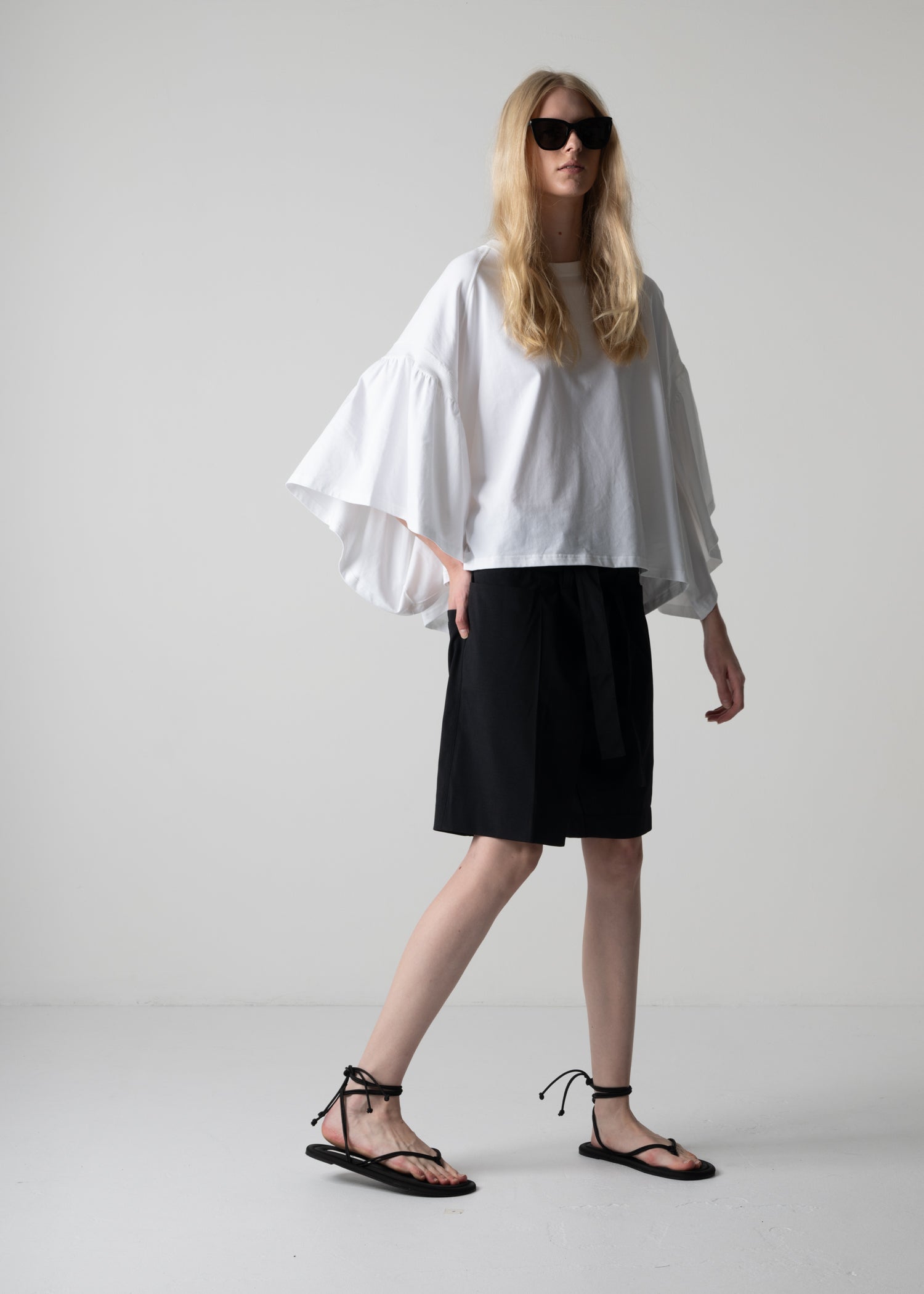 T-shirt with gathered sleeves, white, cogthebigsmoke, one size fits all, sustainable fashion, less is more, made in Japan, quiet luxury, minimalist