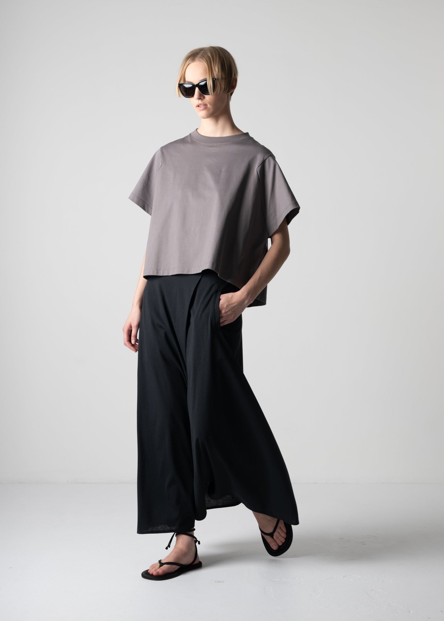 short length T-shirt, ash grey, cogthebigsmoke, one size fits all, sustainable fashion, less is more, made in Japan, quiet luxury, minimalist