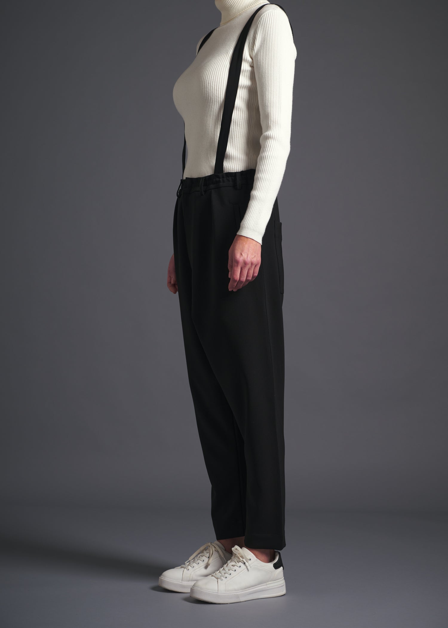 Tapered trousers with detachable shoulder straps, srouel silhouette, black, cogthebigsmoke, one size fits all, sustainable fashion, less is more, made in Japan, quiet luxury, minimalist