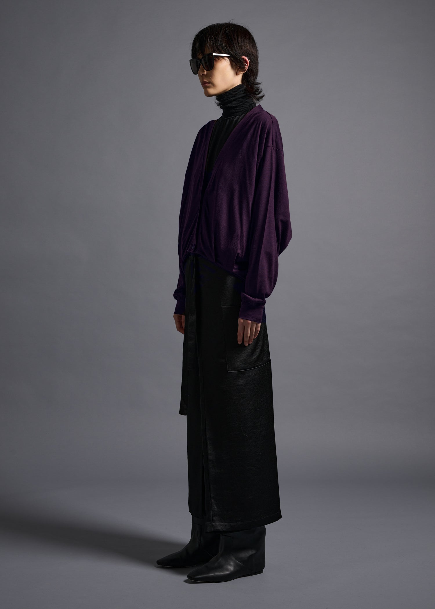 Midriff-length V-neck cardigan, royal purple, cogthebigsmoke, one size fits all, sustainable fashion, less is more, made in Japan, quiet luxury, minimalist