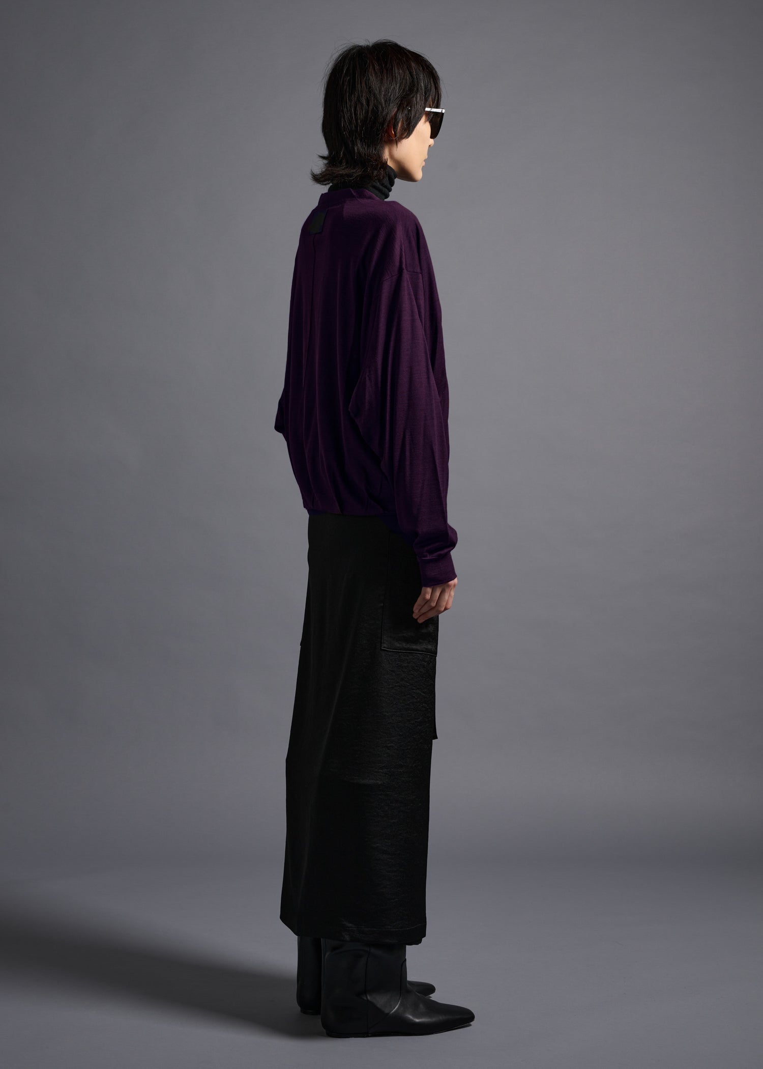 Midriff-length V-neck cardigan, royal purple, cogthebigsmoke, one size fits all, sustainable fashion, less is more, made in Japan, quiet luxury, minimalist