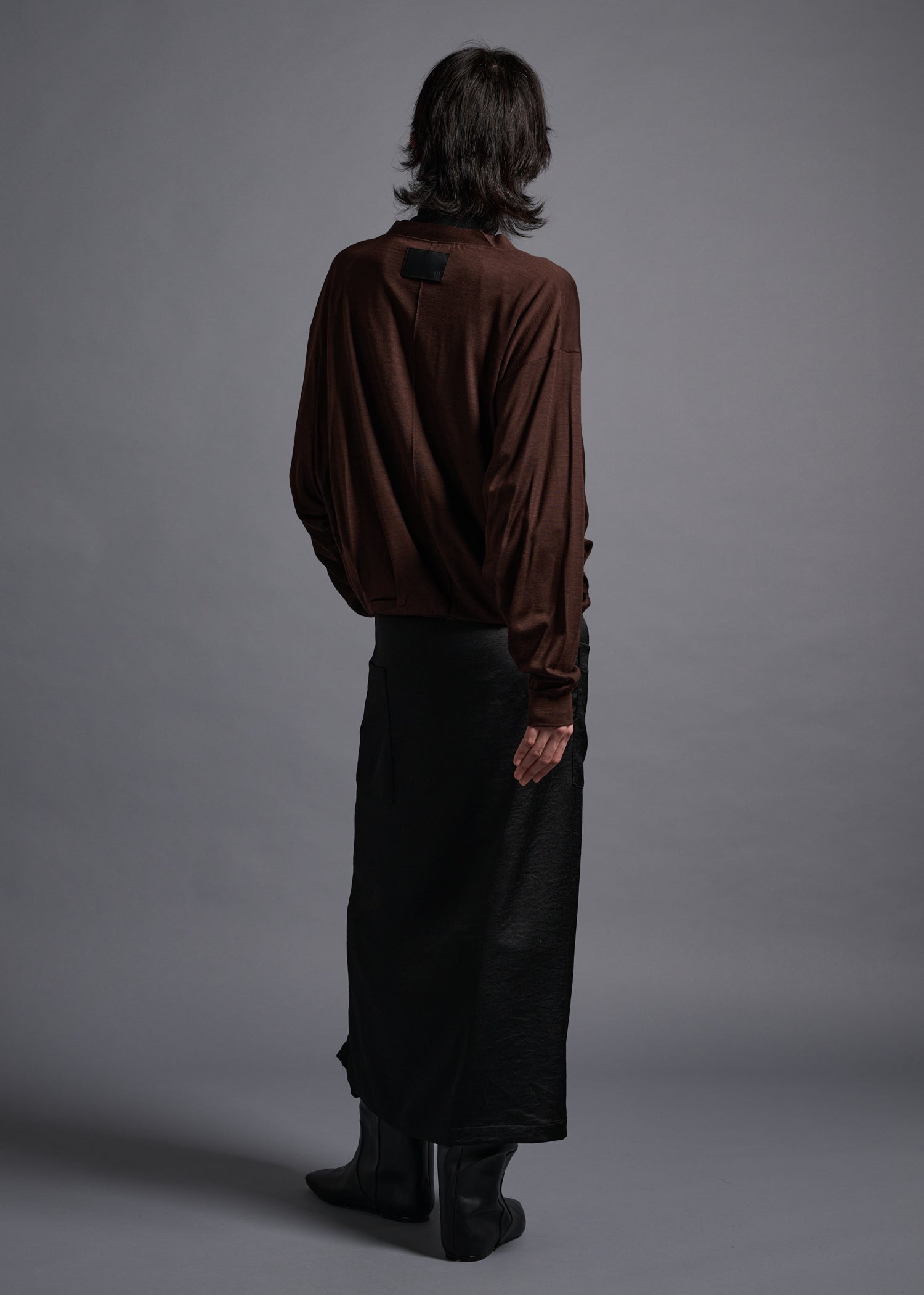 Midriff-length V-neck cardigan, chocolate, cogthebigsmoke, one size fits all, sustainable fashion, less is more, made in Japan, quiet luxury, minimalist