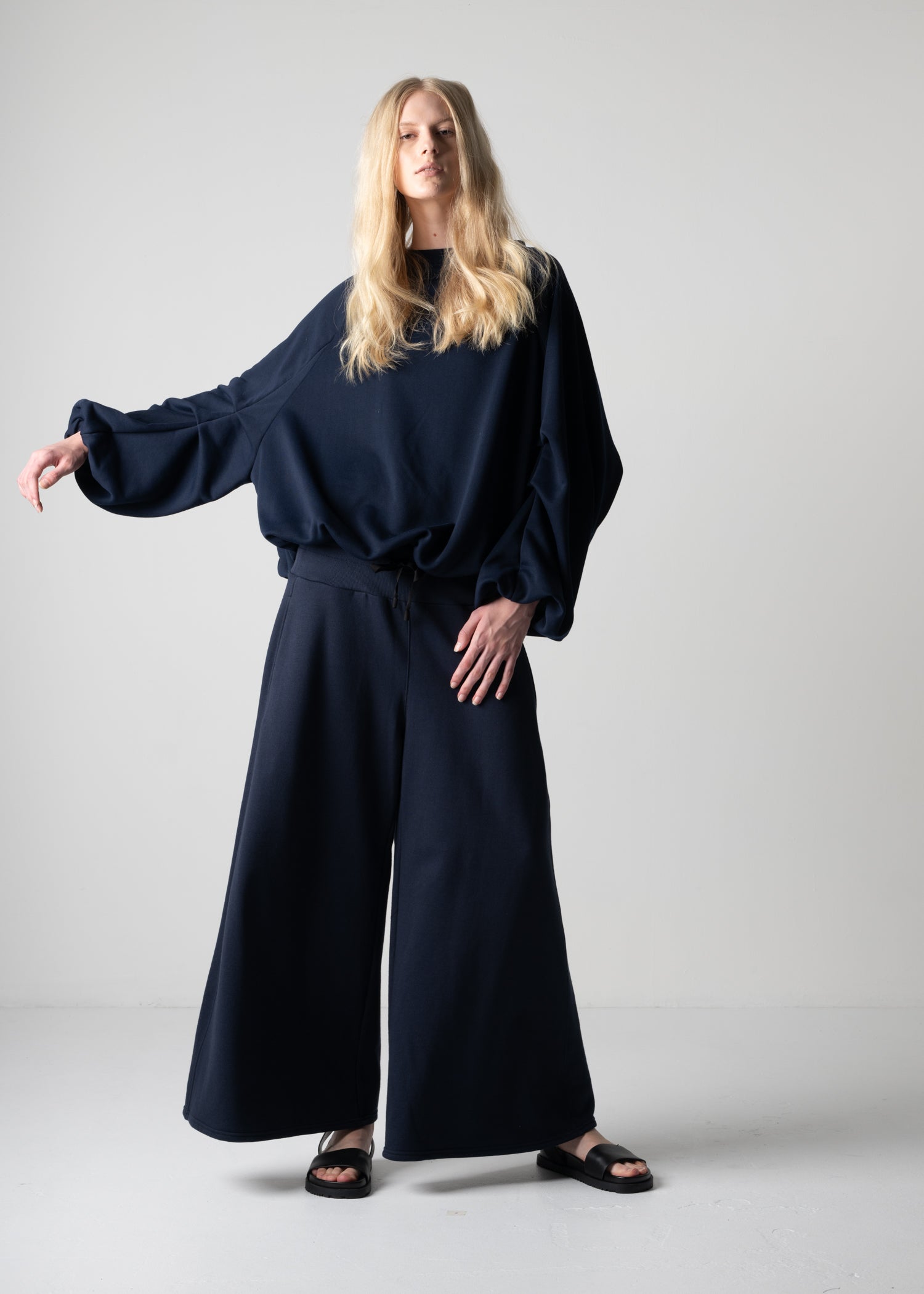 oversized sweatshirt, navy, cogthebigsmoke, one size fits all, sustainable fashion, less is more, made in Japan, quiet luxury, minimalist
