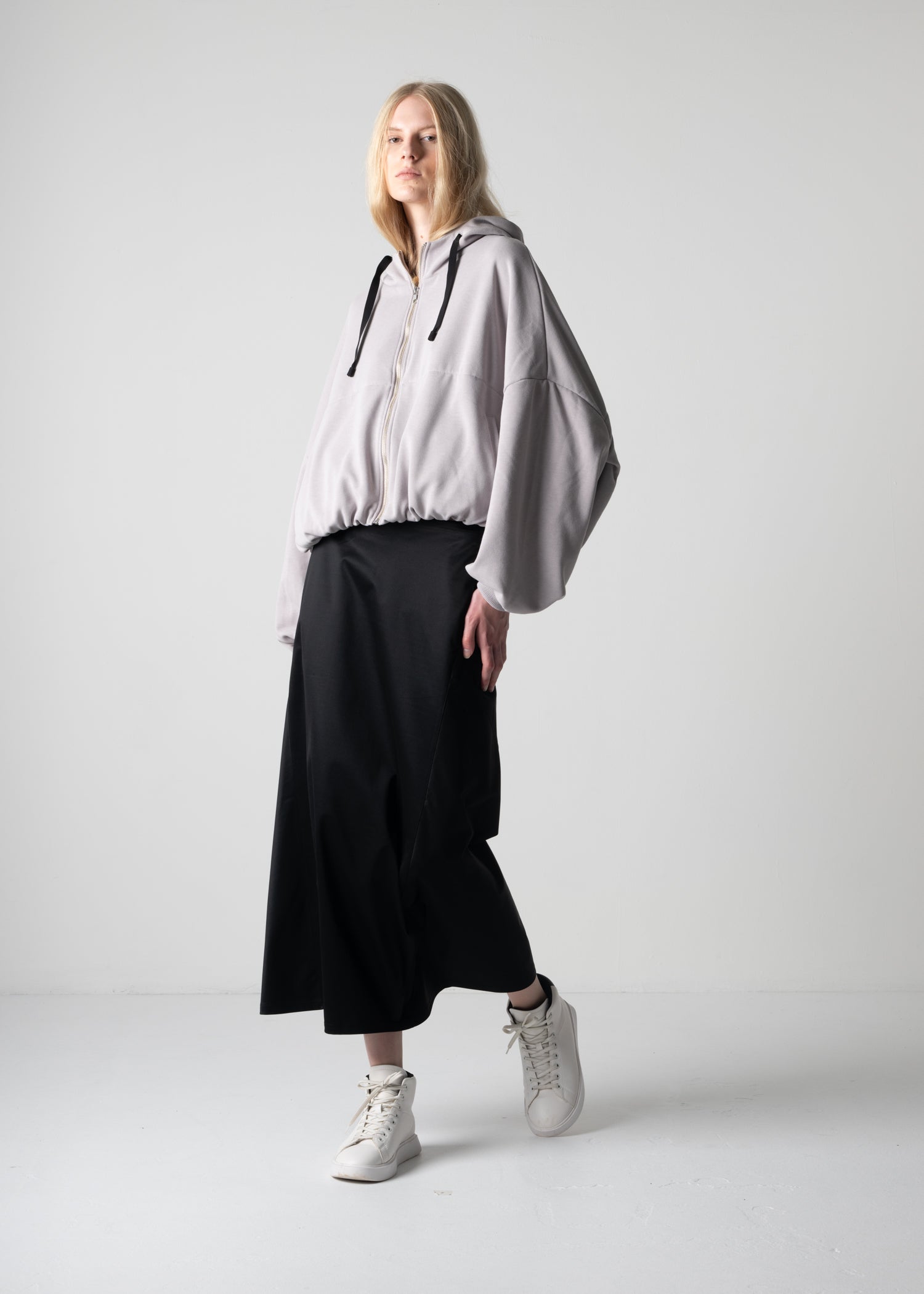 wide-bodied hoodie, oyster colour, cogthebigsmoke, one size fits all, sustainable fashion, less is more, made in Japan, quiet luxury, minimalist