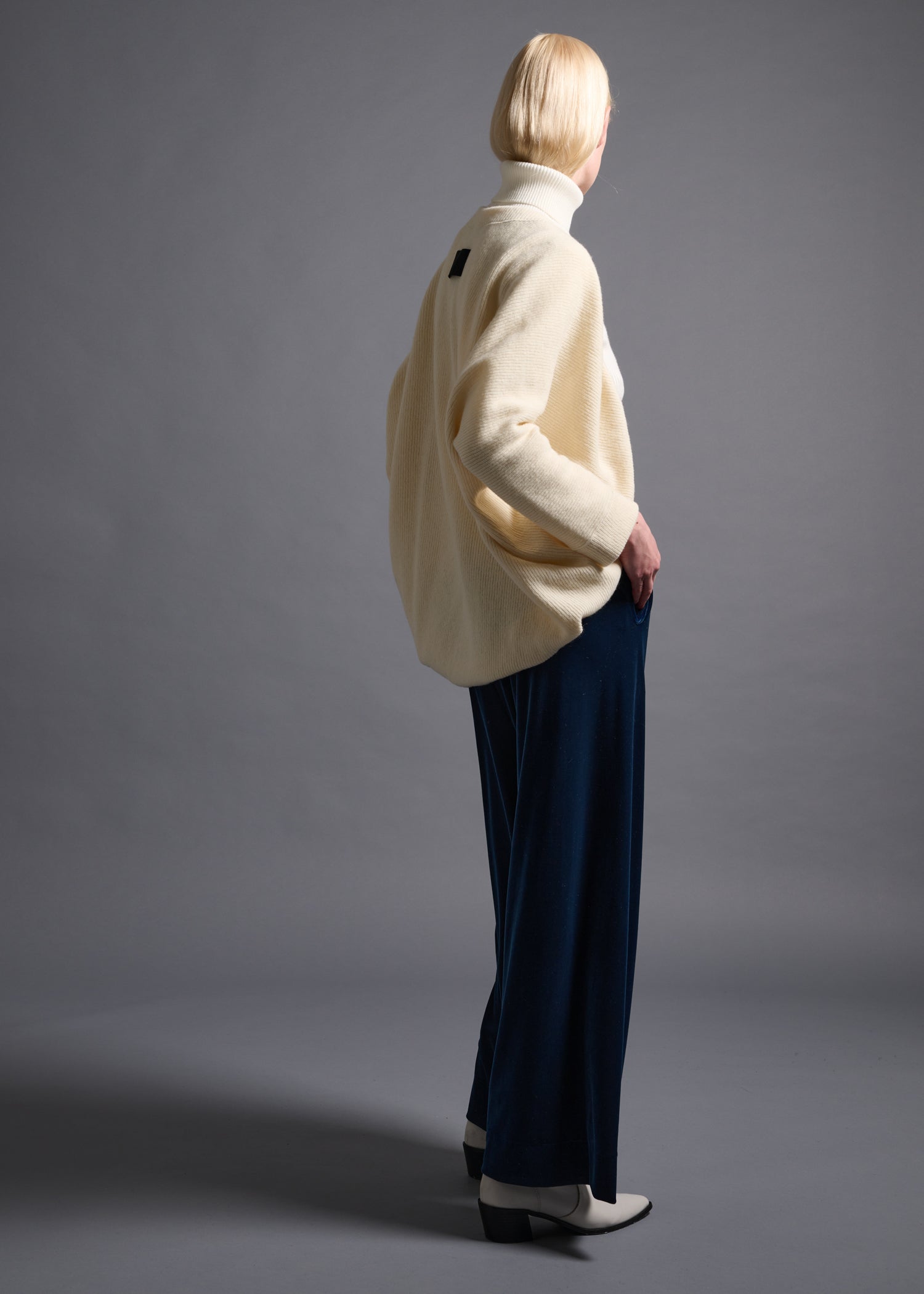 Long-sleeved bolero, milk, cogthebigsmoke, one size fits all, sustainable fashion, less is more, made in Japan, quiet luxury, minimalist