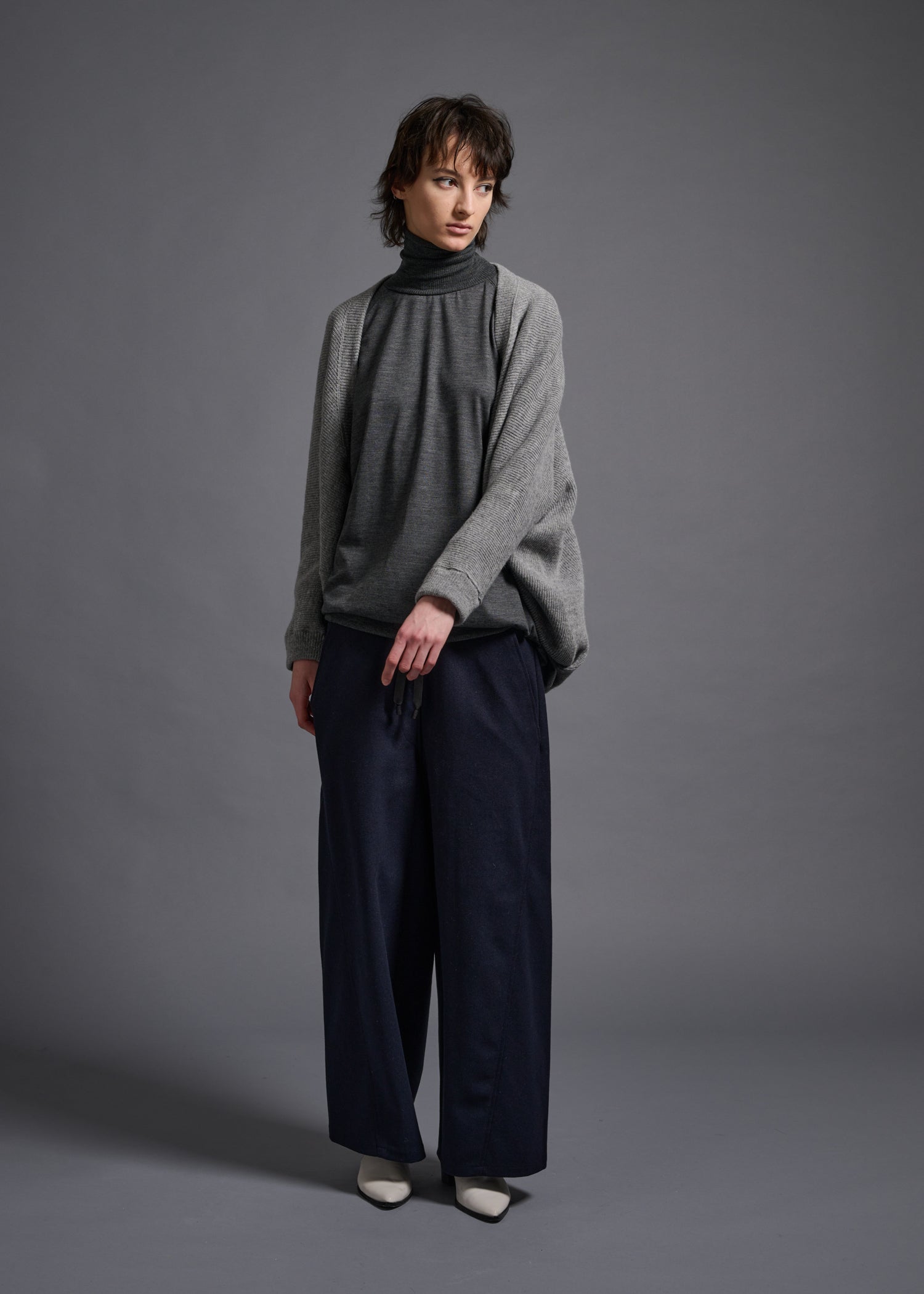 Long-sleeved bolero, lt grey, cogthebigsmoke, one size fits all, sustainable fashion, less is more, made in Japan, quiet luxury, minimalist