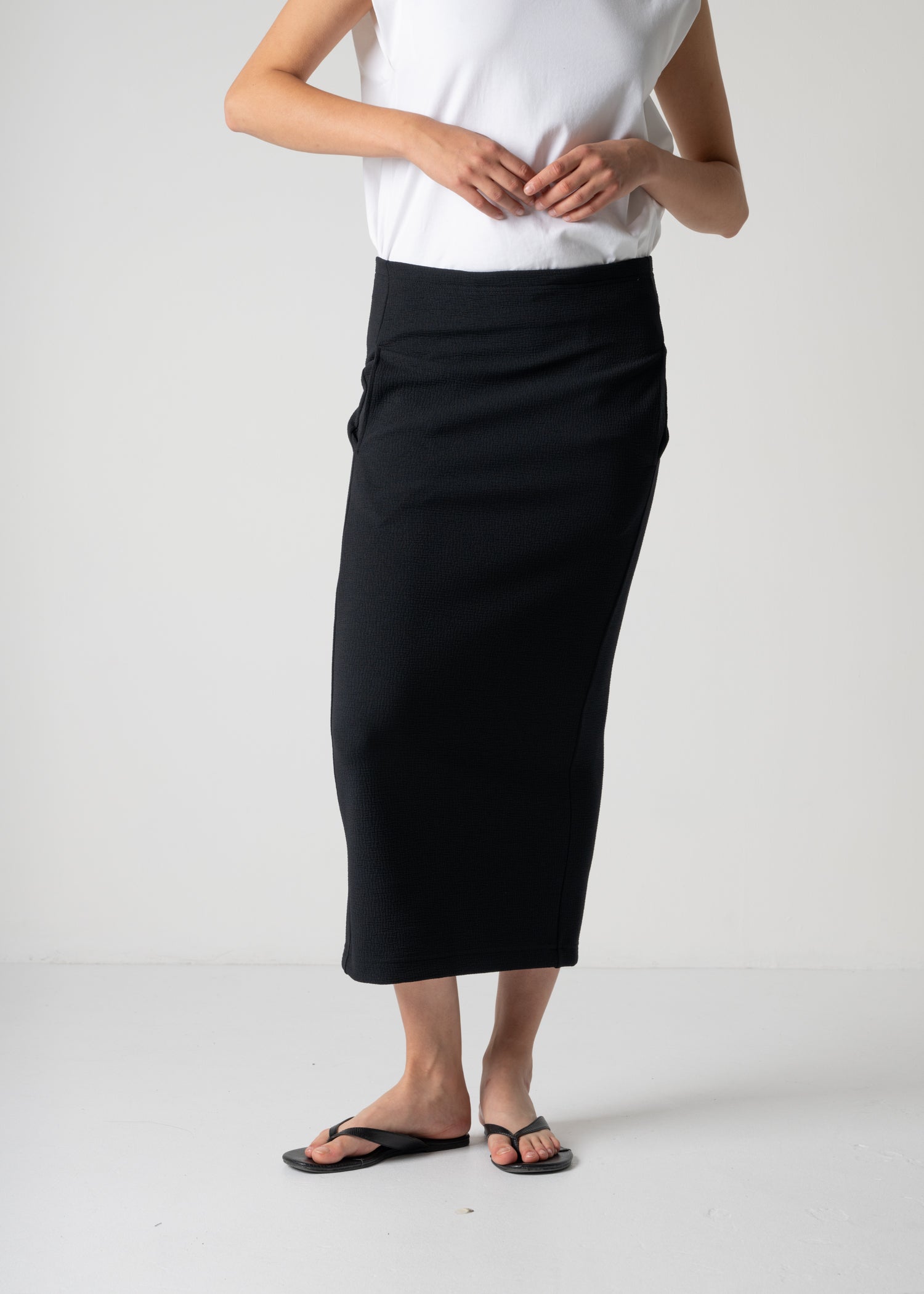 straight pencil skirt, black, cogthebigsmoke, one size fits all, sustainable fashion, less is more, made in Japan, quiet luxury, minimalist