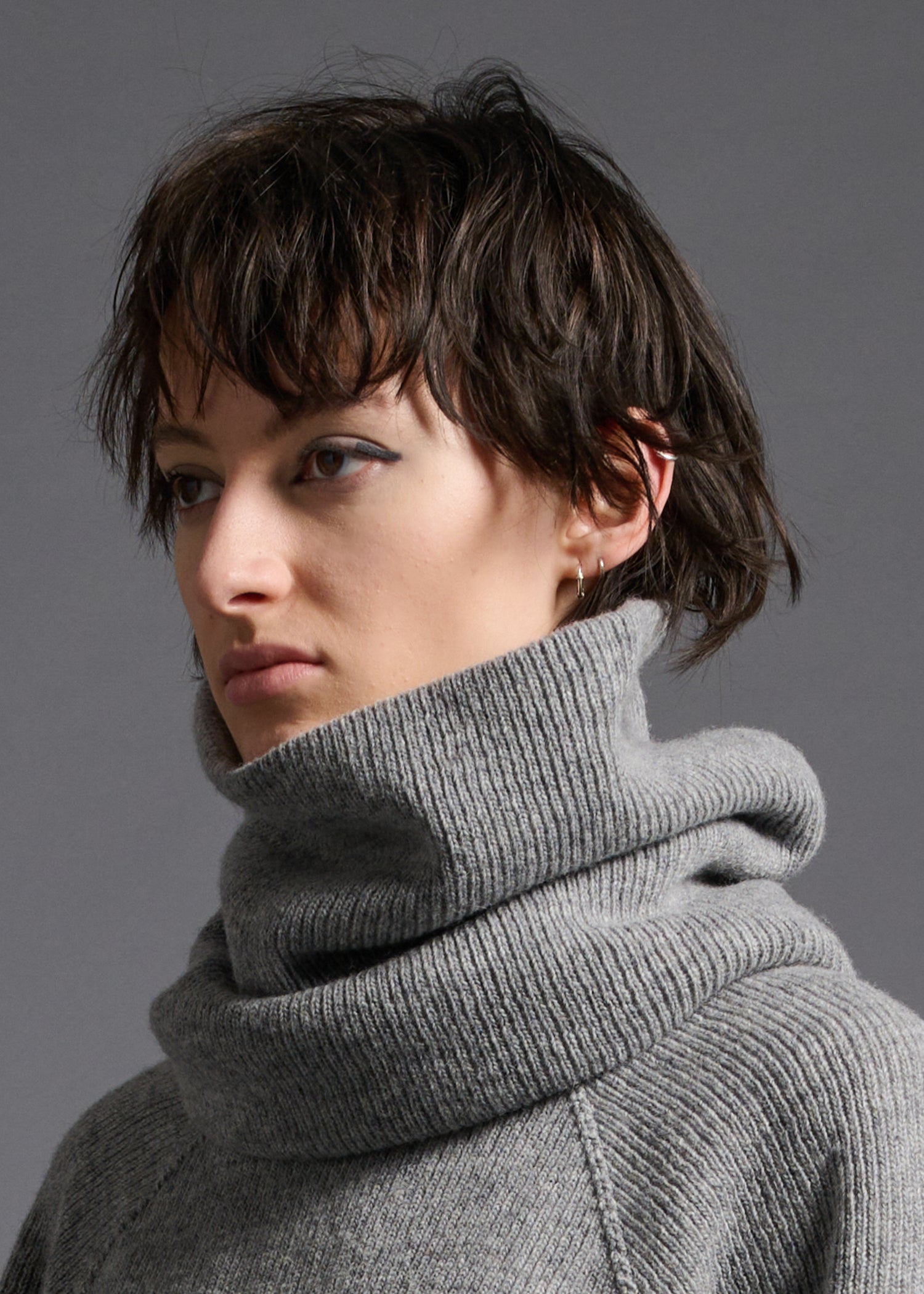 Simple tubular snood, lt grey, cogthebigsmoke, one size fits all, sustainable fashion, less is more, made in Japan, quiet luxury, minimalist