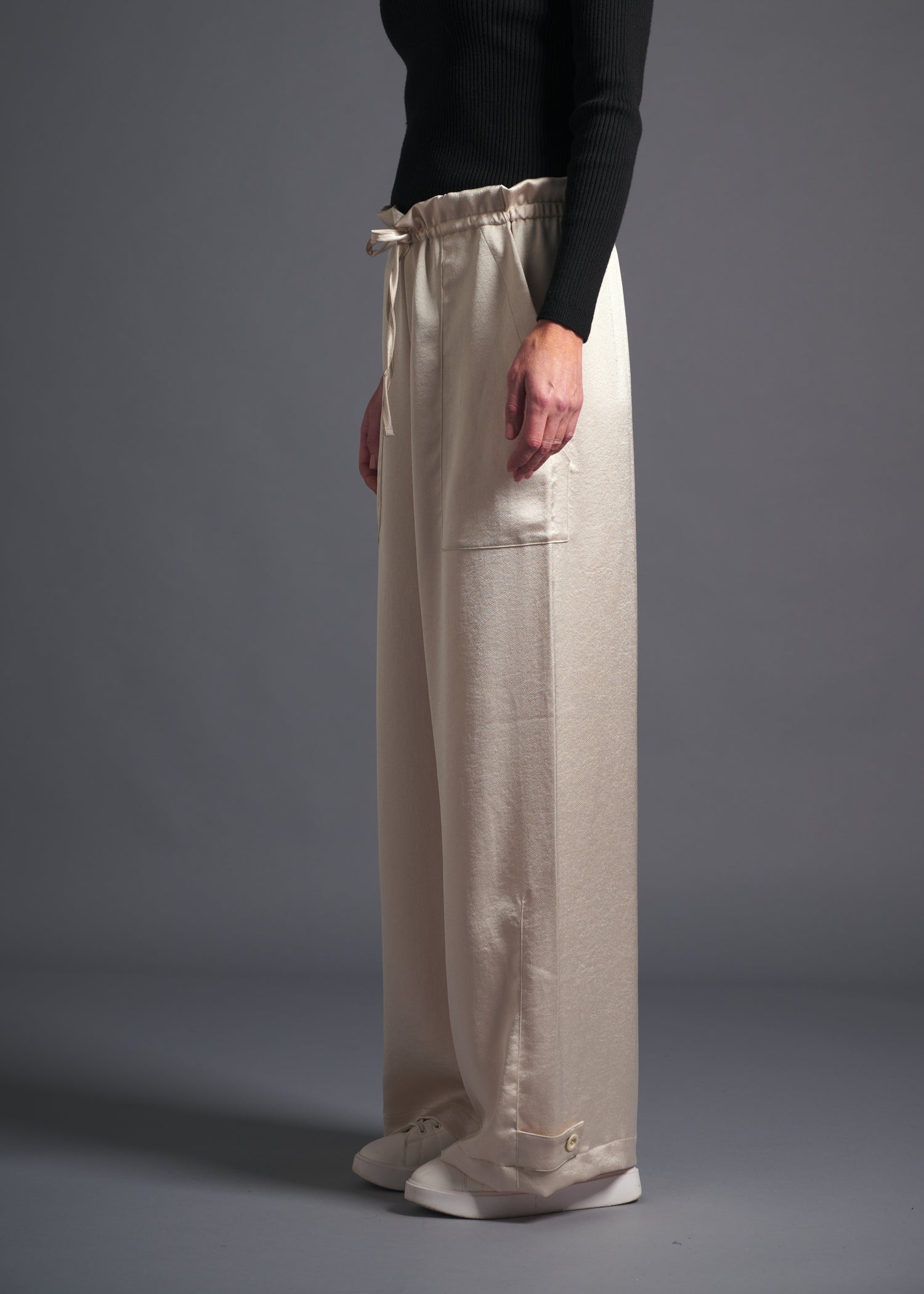 Wide leg cargo trousers, oat, cogthebigsmoke, one size fits all, sustainable fashion, less is more, made in Japan, quiet luxury, minimalist