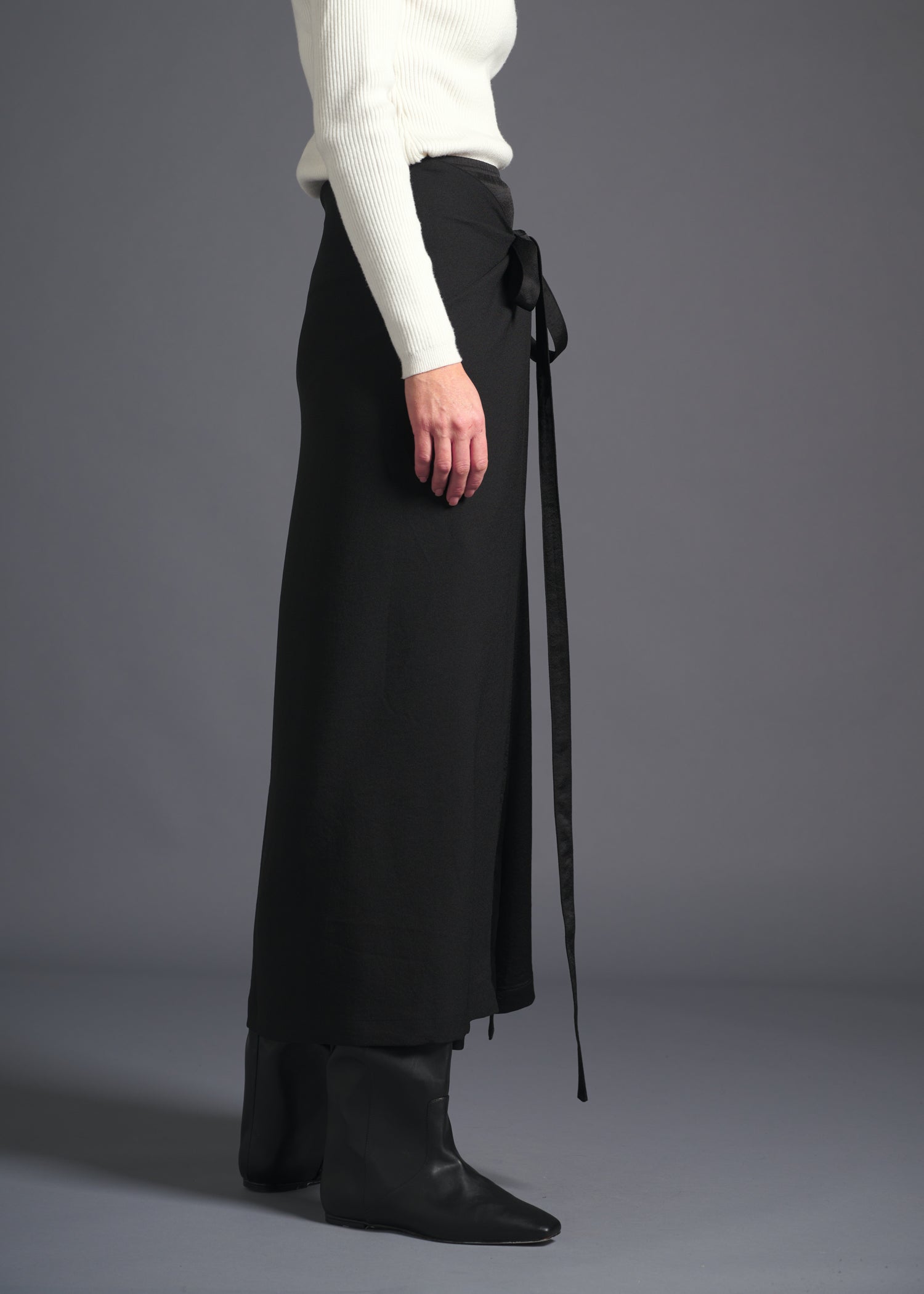 3-way wrap skirt, black, cogthebigsmoke, one size fits all, sustainable fashion, less is more, made in Japan, quiet luxury, minimalist