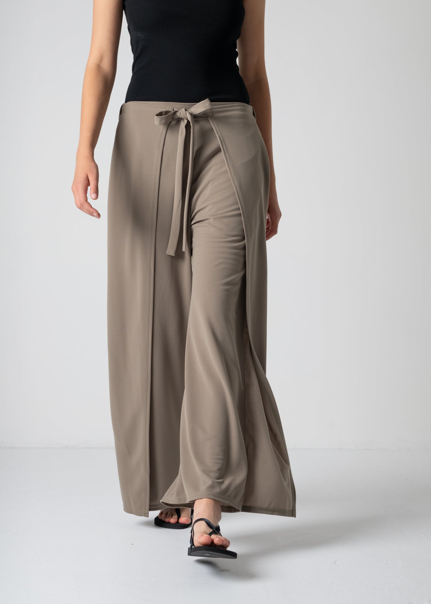 semi-wide trousers, taupe, cogthebigsmoke, one size fits all, sustainable fashion, less is more, made in Japan, quiet luxury, minimalist