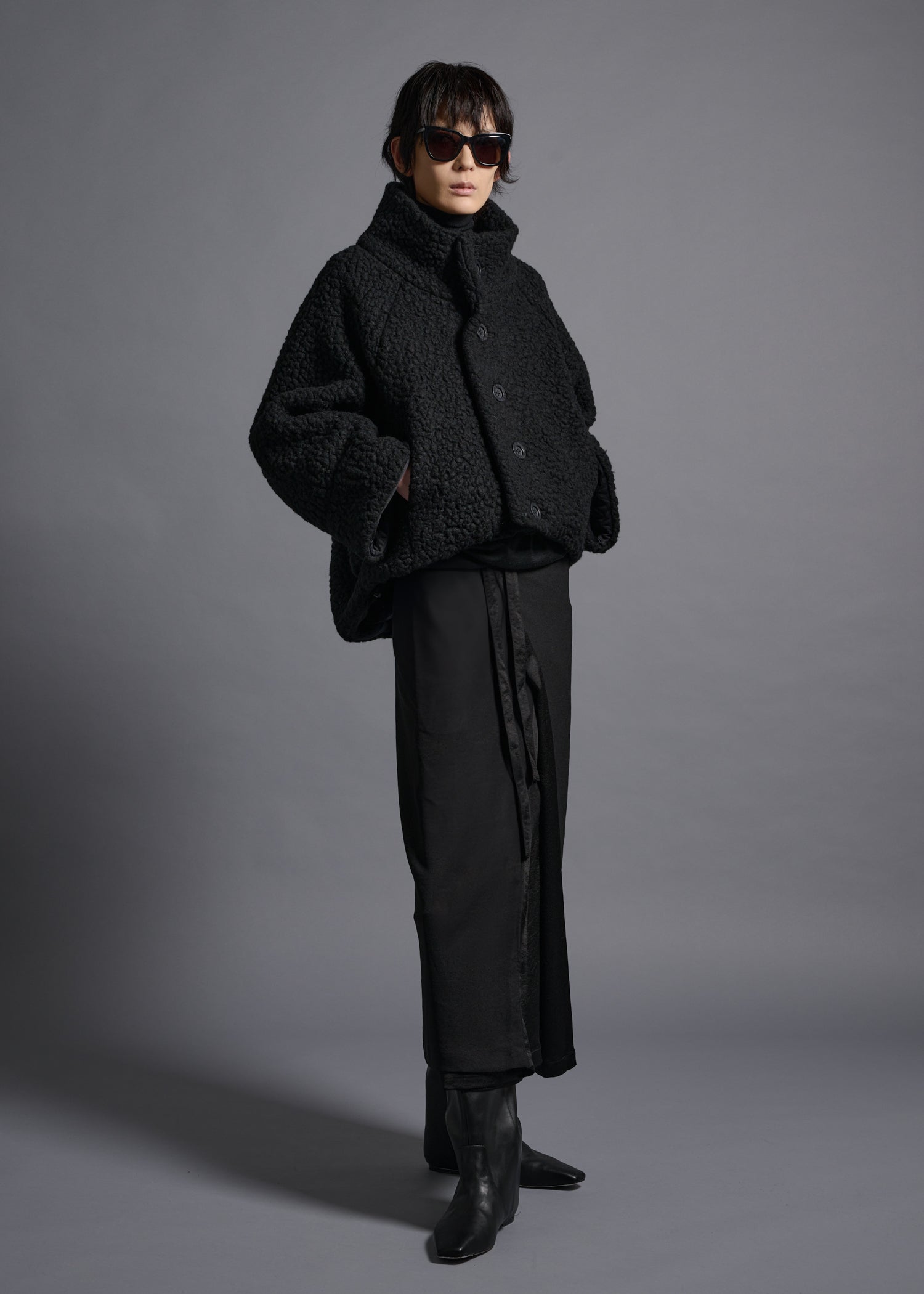 Short raglan jacket, stand collar, black, cogthebigsmoke, one size fits all, sustainable fashion, less is more, made in Japan, quiet luxury, minimalist