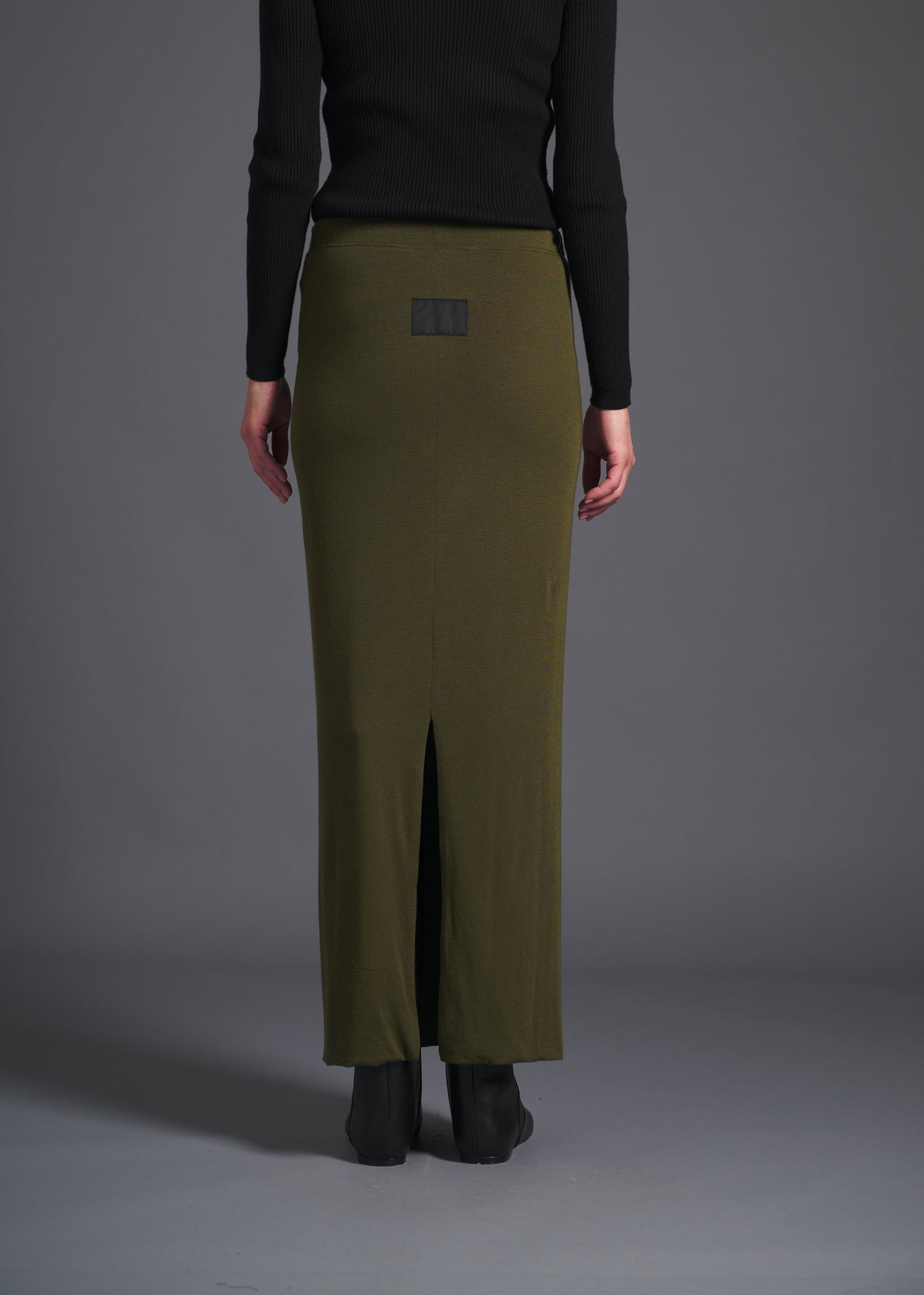 pencil skirt, olive, cogthebigsmoke, one size fits all, sustainable fashion, less is more, made in Japan, quiet luxury, minimalist
