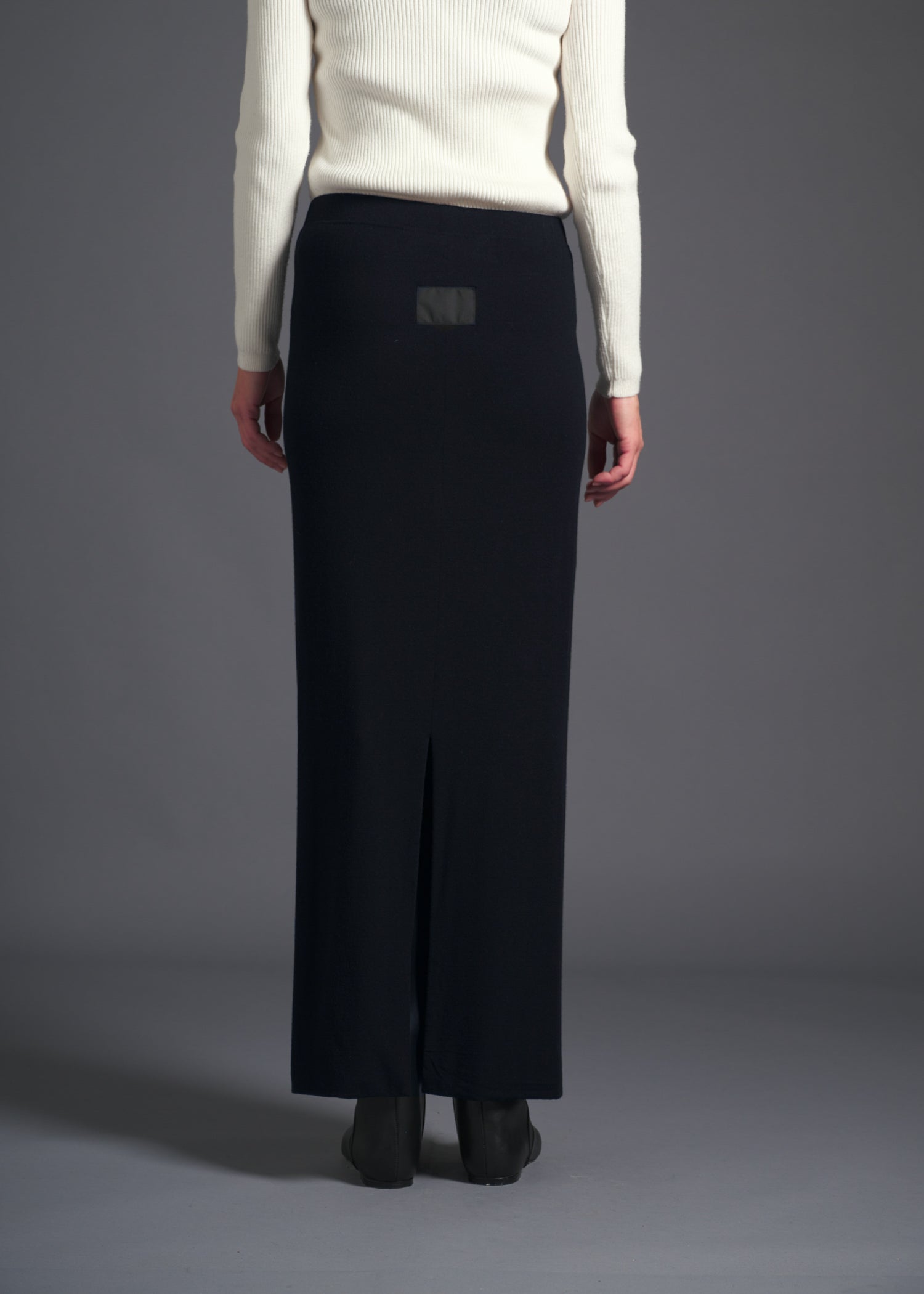pencil skirt, navy, cogthebigsmoke, one size fits all, sustainable fashion, less is more, made in Japan, quiet luxury, minimalist