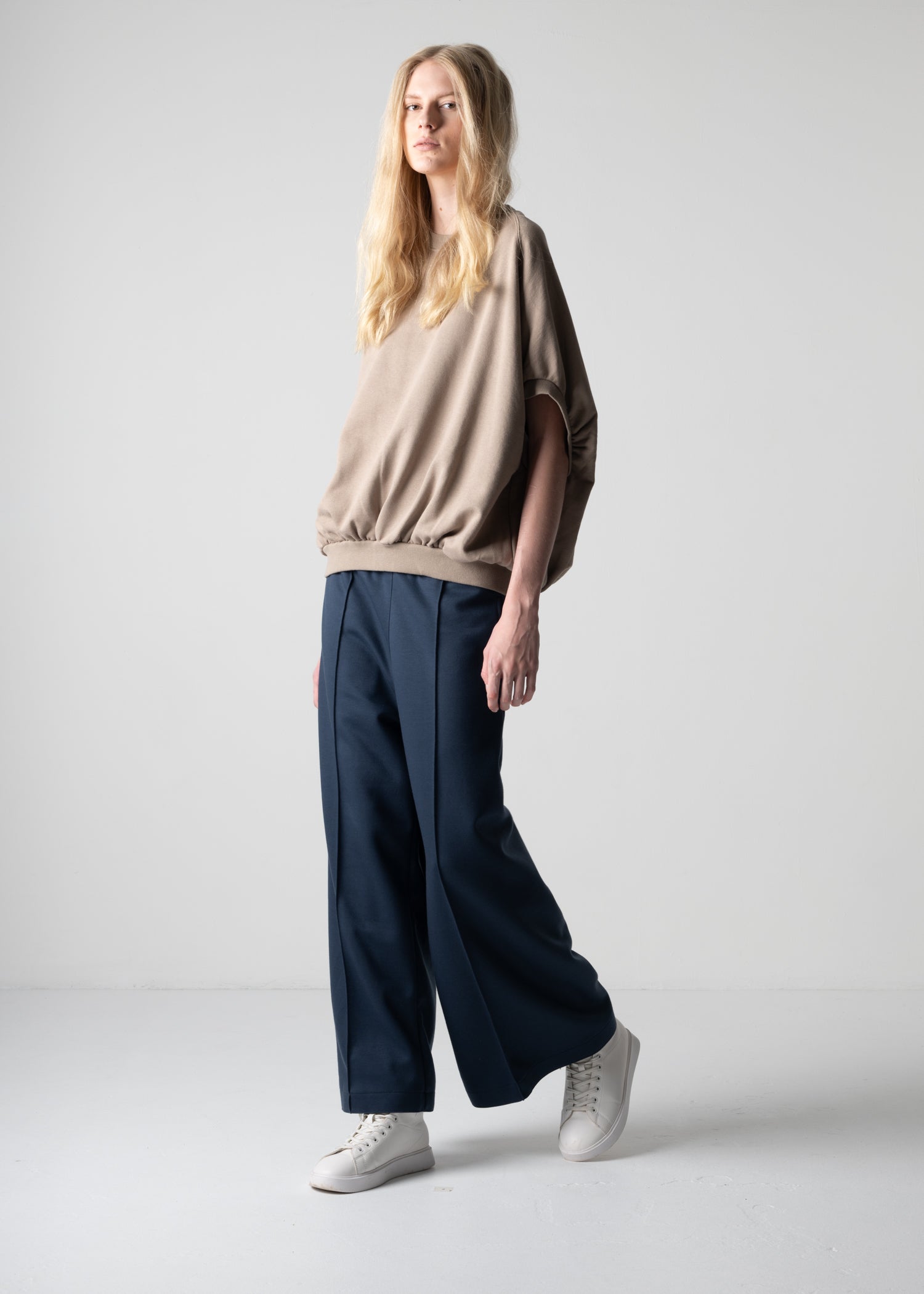 oversized sweatshirt, beige, cog the big smoke, one size fits all, sustainable fashion, less is more, made in Japan, quiet luxury, minimalist