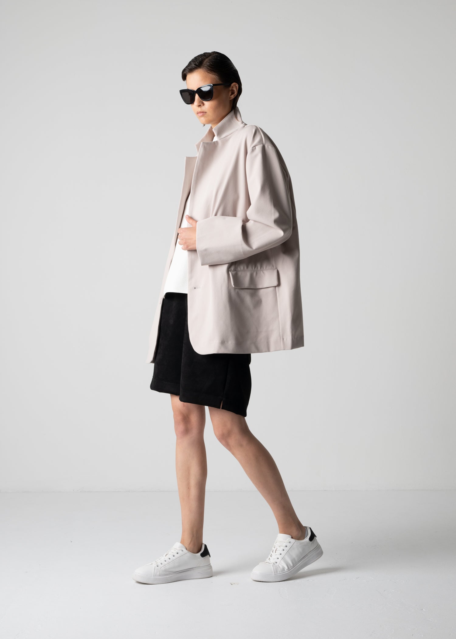 oversized single-breasted jacket, powder colour, cogthebigsmoke, one size fits all, sustainable fashion, less is more, made in Japan, quiet luxury, minimalist