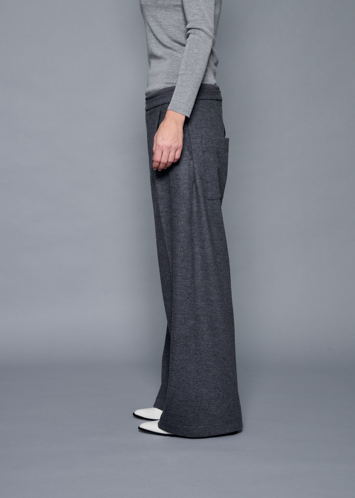 19 ORION WIDE-LEG TROUSERS / SUPER120S PURE WOOL SPONGY JERSEY - C15