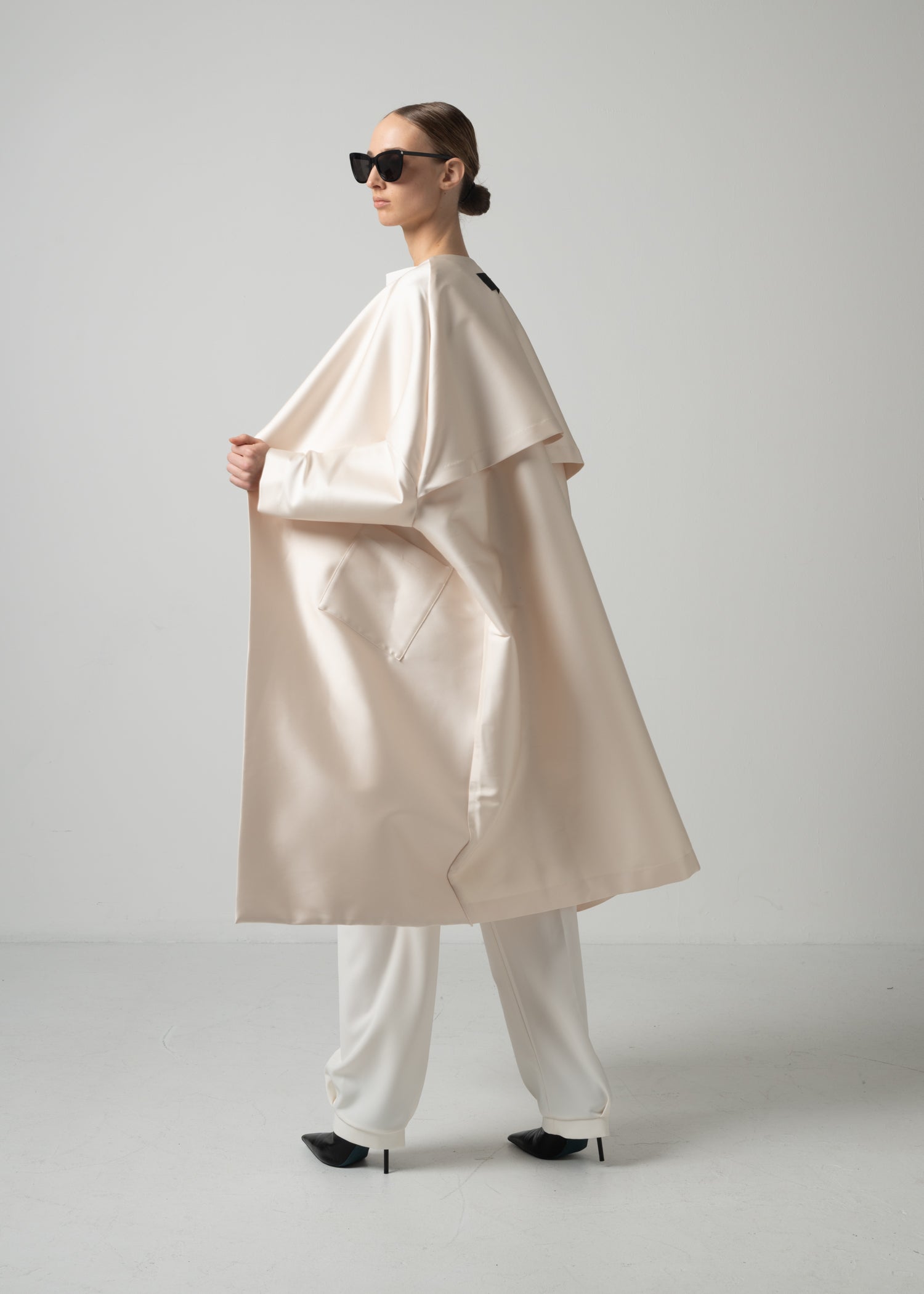01 OAKLYNN COLLARLESS COAT / DUCHESS SATIN STRETCH - C15