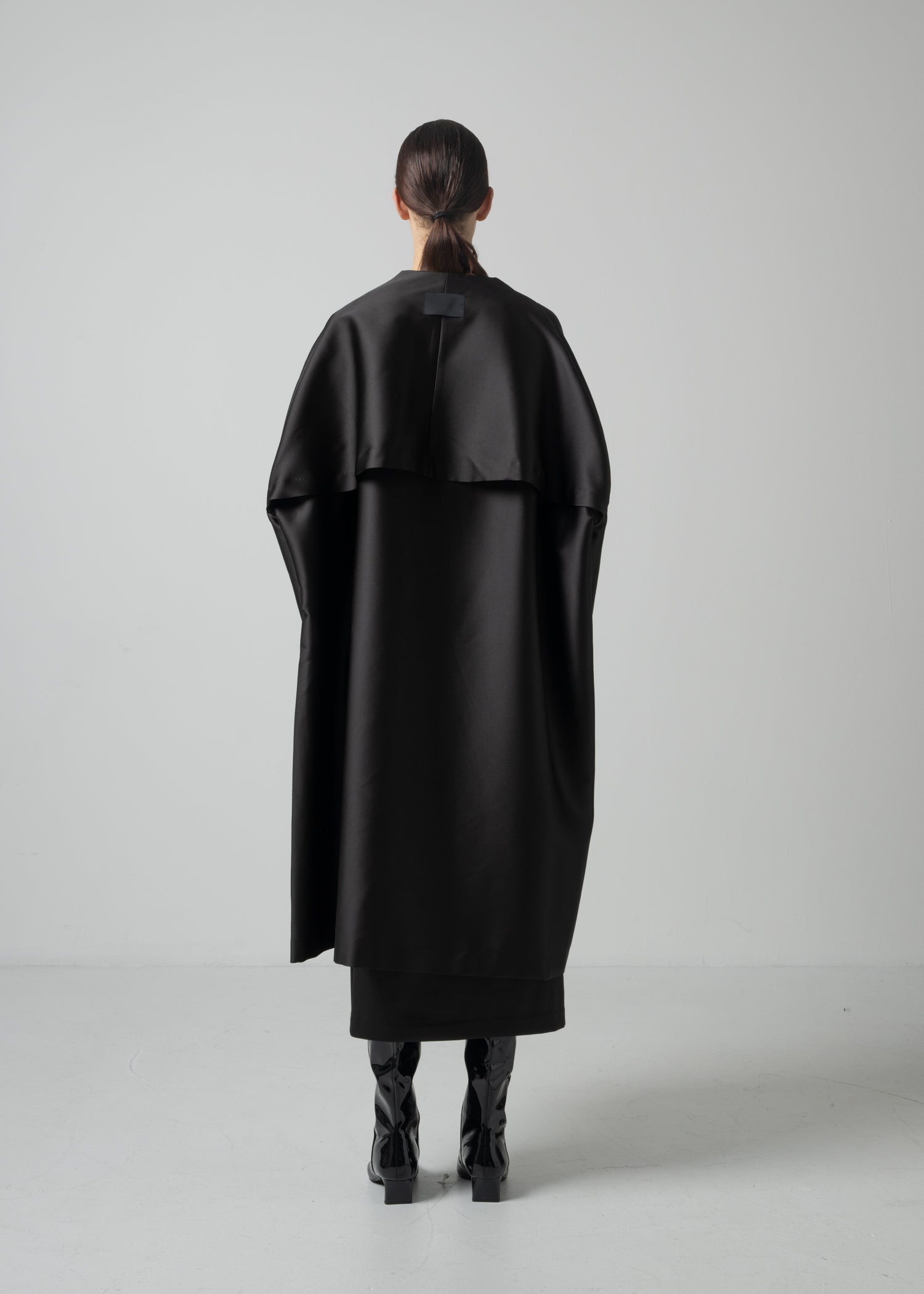 01 OAKLYNN COLLARLESS COAT / DUCHESS SATIN STRETCH - C15