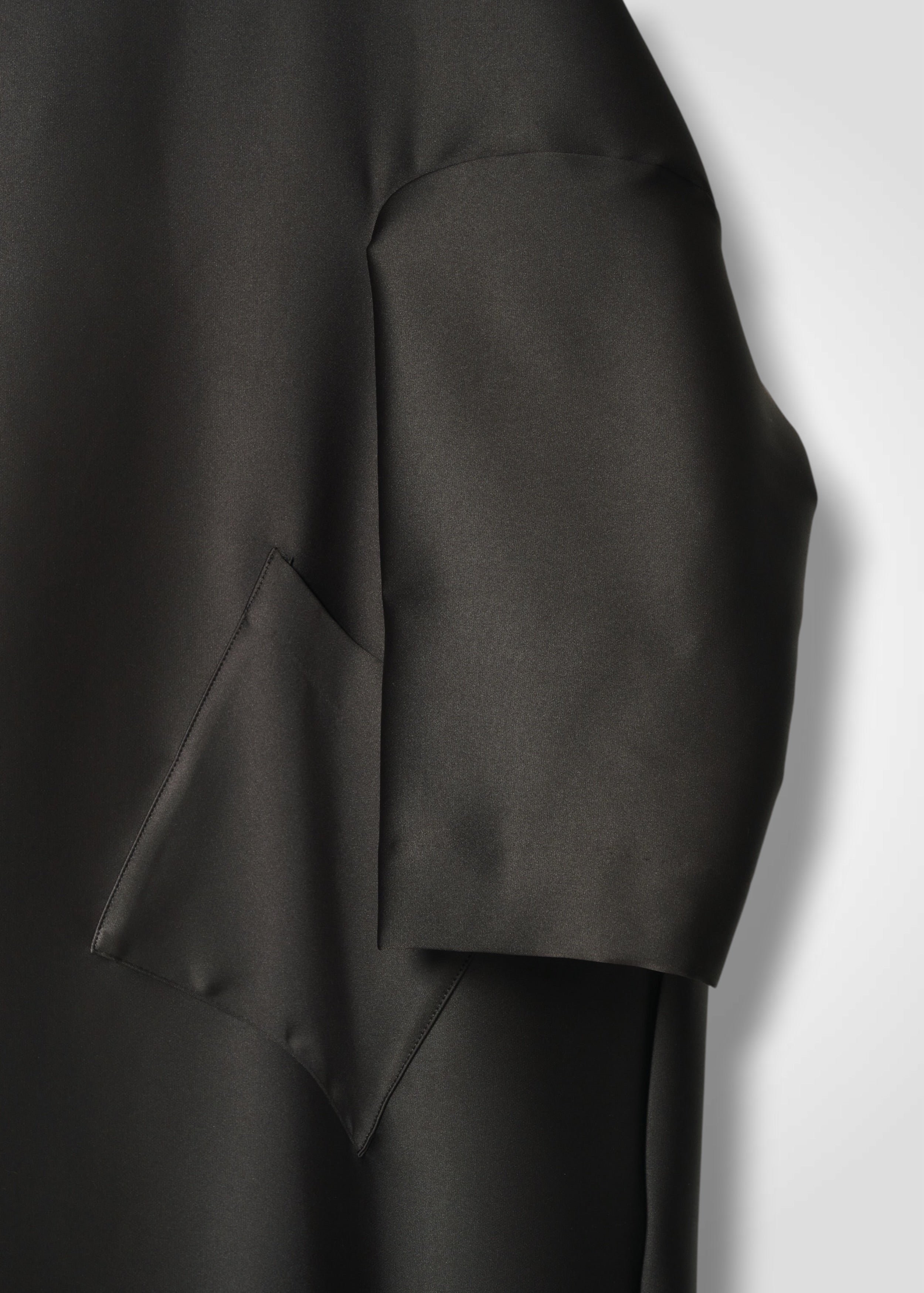 01 OAKLYNN COLLARLESS COAT / DUCHESS SATIN STRETCH - C15