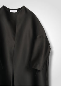 01 OAKLYNN COLLARLESS COAT / DUCHESS SATIN STRETCH - C15