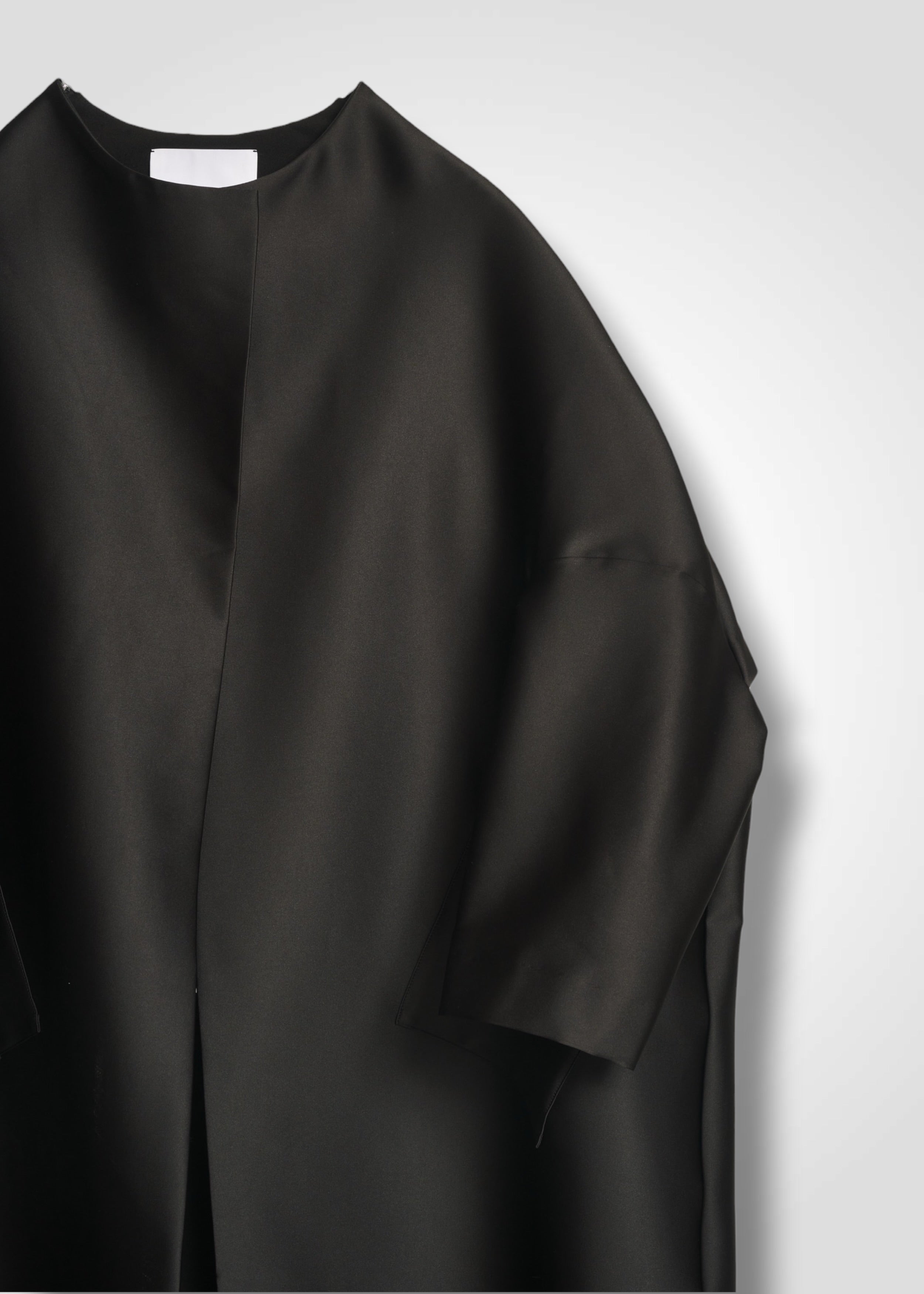 01 OAKLYNN COLLARLESS COAT / DUCHESS SATIN STRETCH - C15