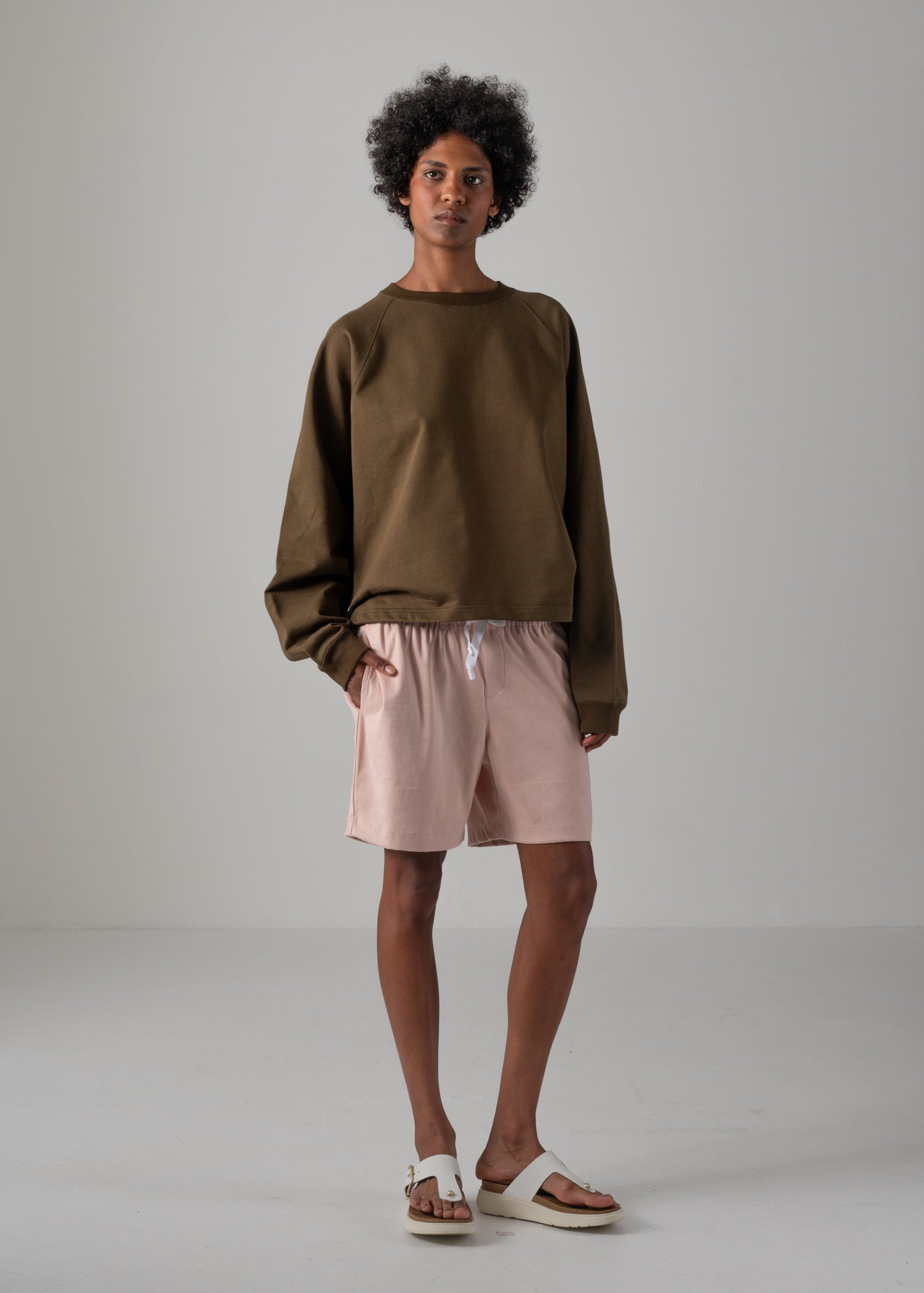 KAYA TUCKED HEM TOP, Wide-body, short-length sweatshirt, Made in