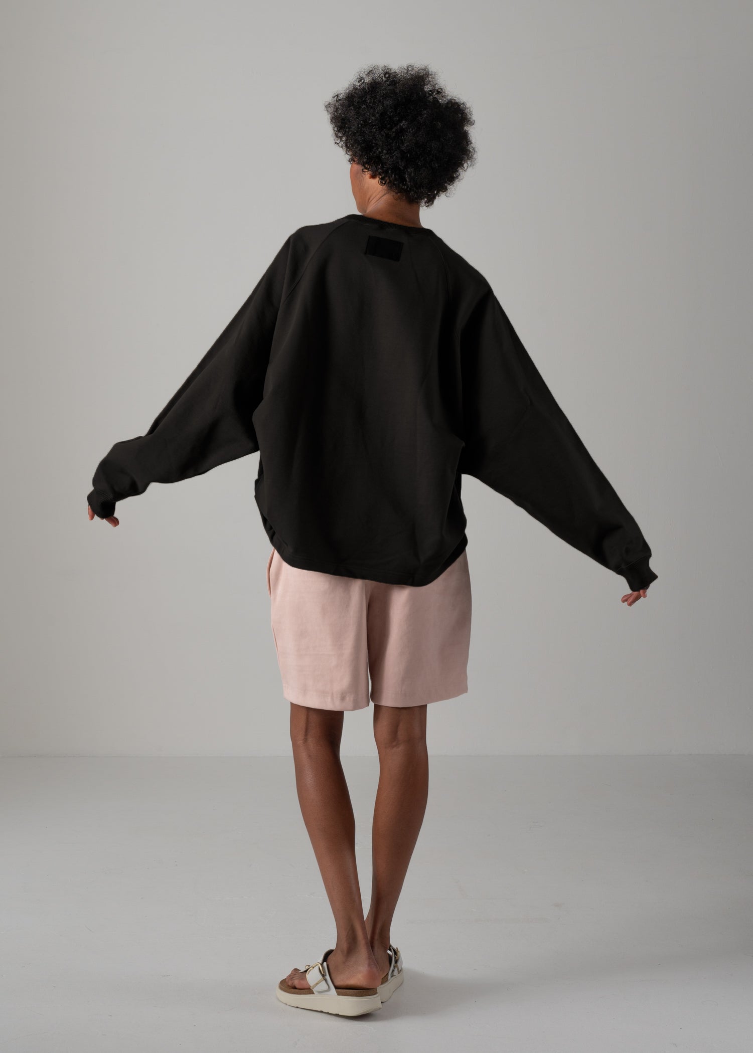 KAYA TUCKED HEM TOP, Wide-body, short-length sweatshirt, Made in
