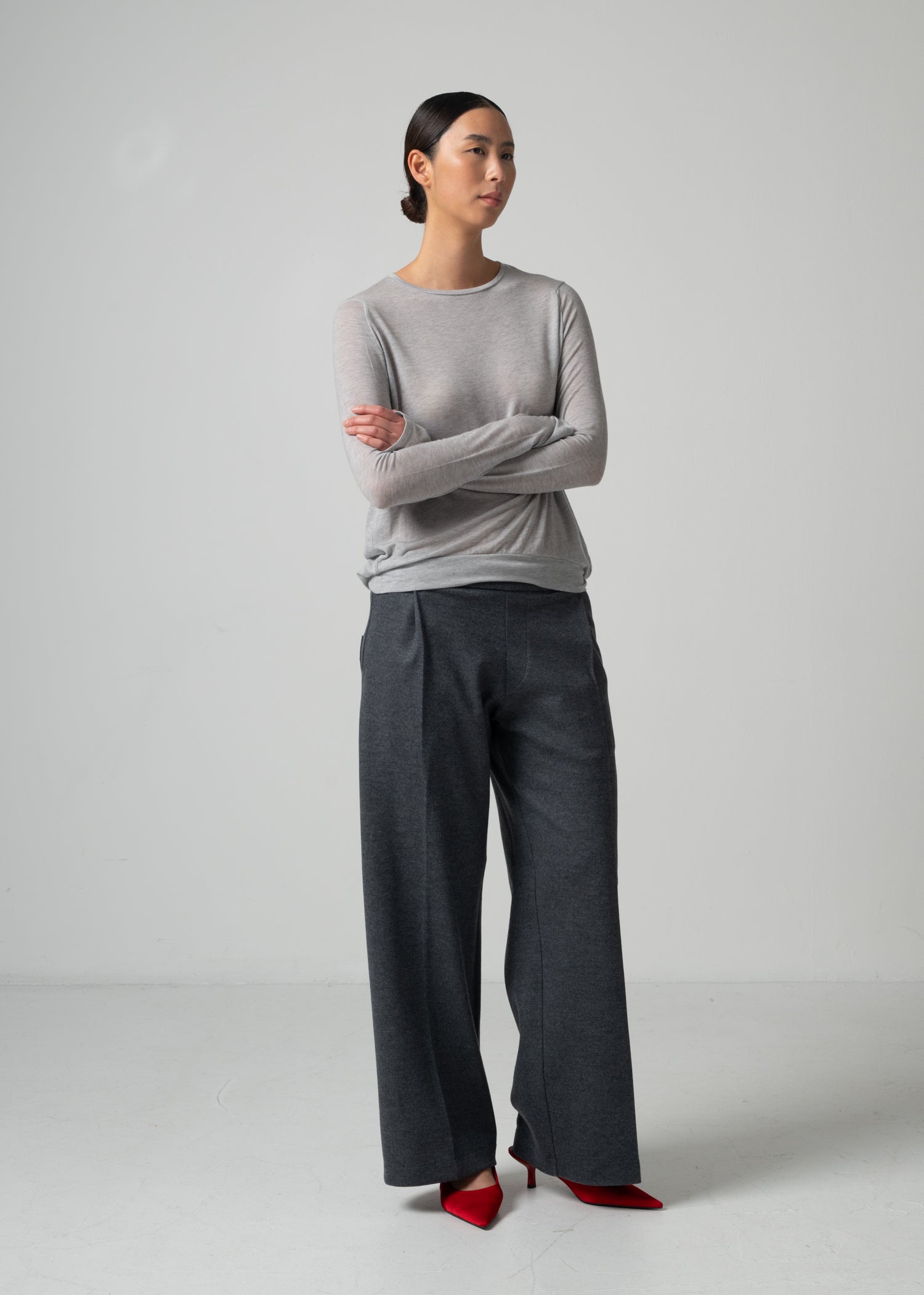 1 / 92PALE GREY