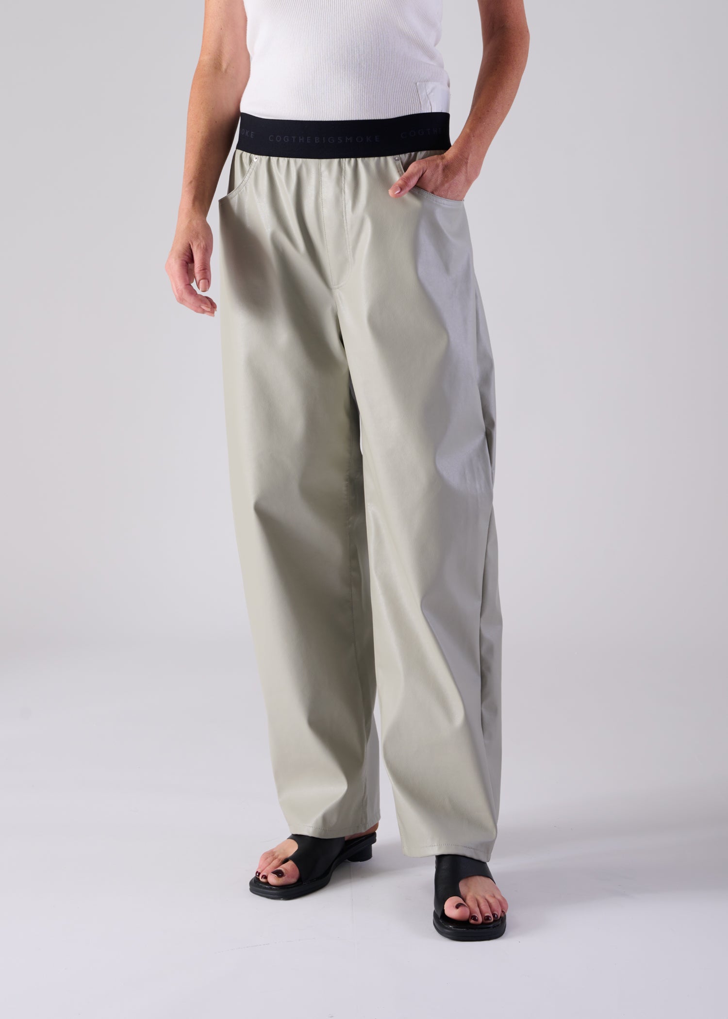 27 NOEL BARREL TROUSERS / VEGAN LEATHER - C14