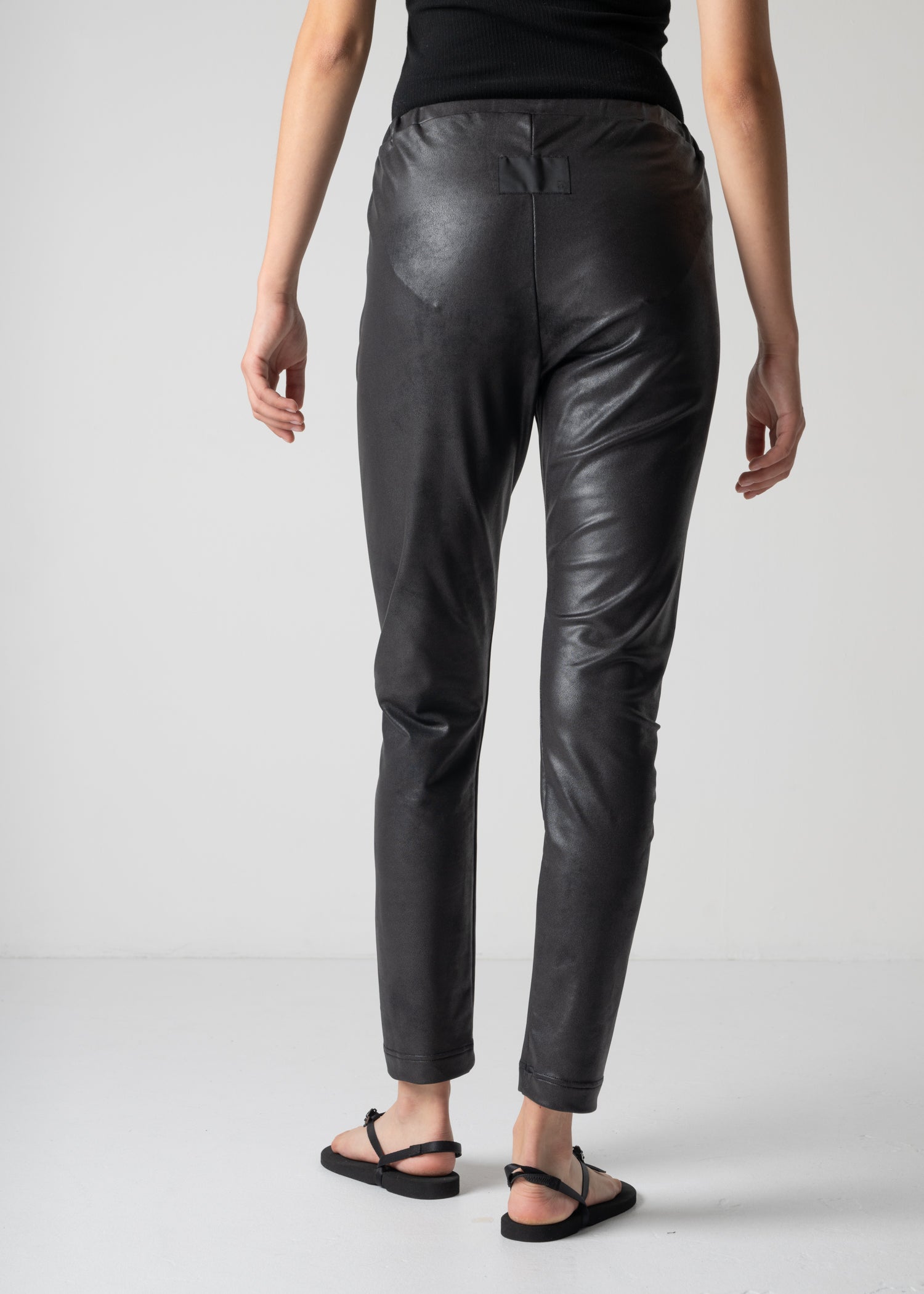 29 ELLY TROUSERS / HIGH STRETCH VEGAN LEATHER - C12