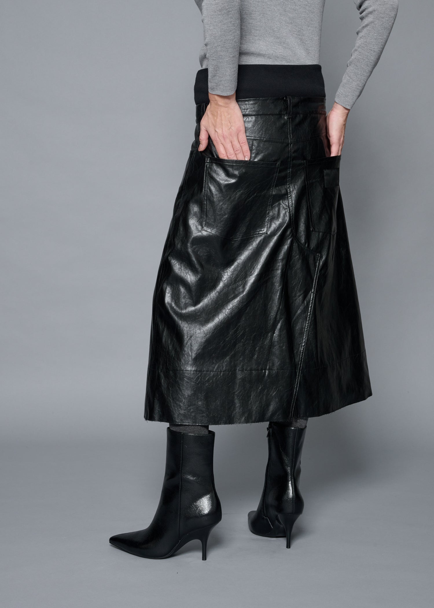 39 OAKLEY SKIRT / VINTAGE-LOOK ITALIAN VEGAN LEATHER - C15