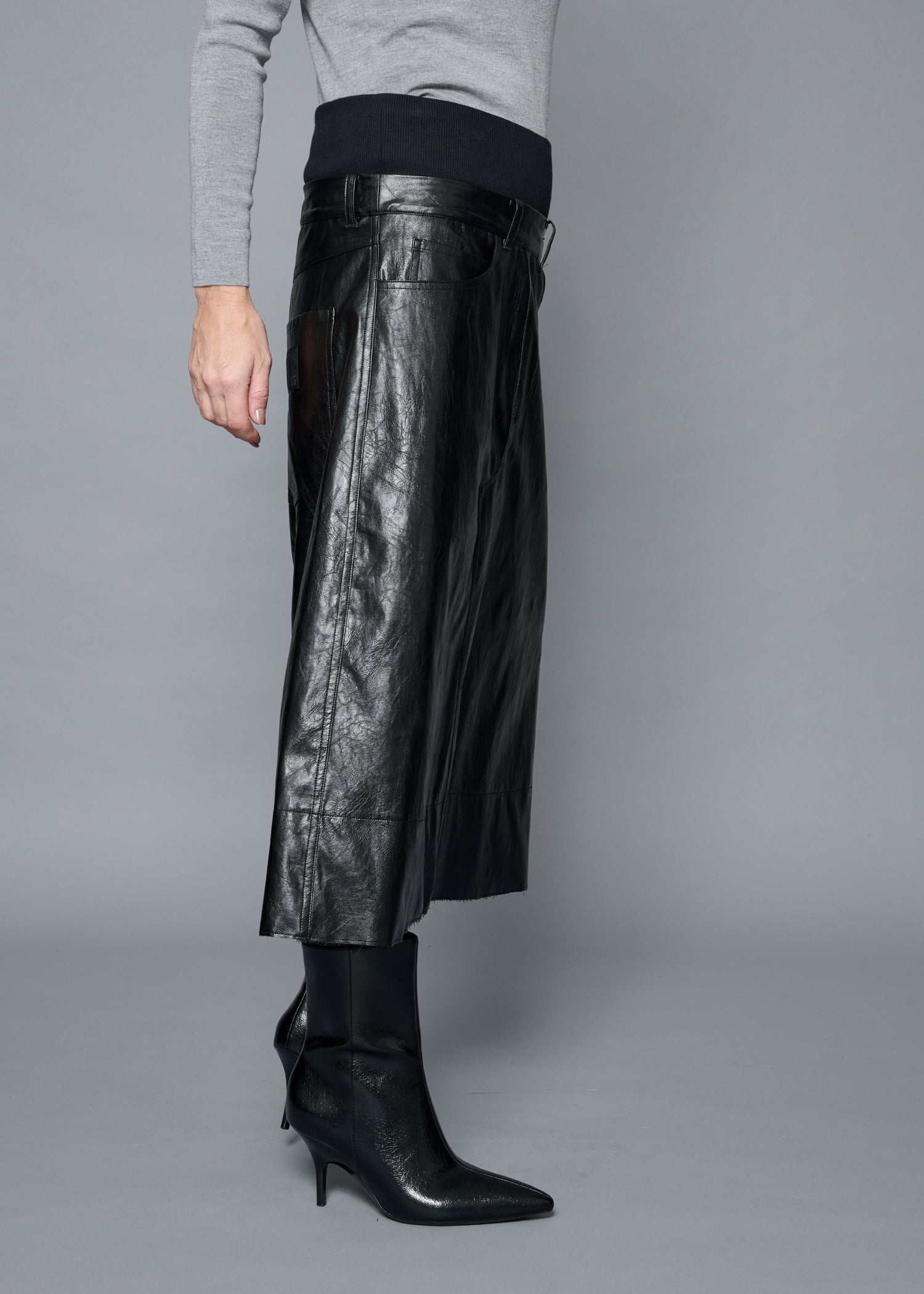 39 OAKLEY SKIRT / VINTAGE-LOOK ITALIAN VEGAN LEATHER - C15