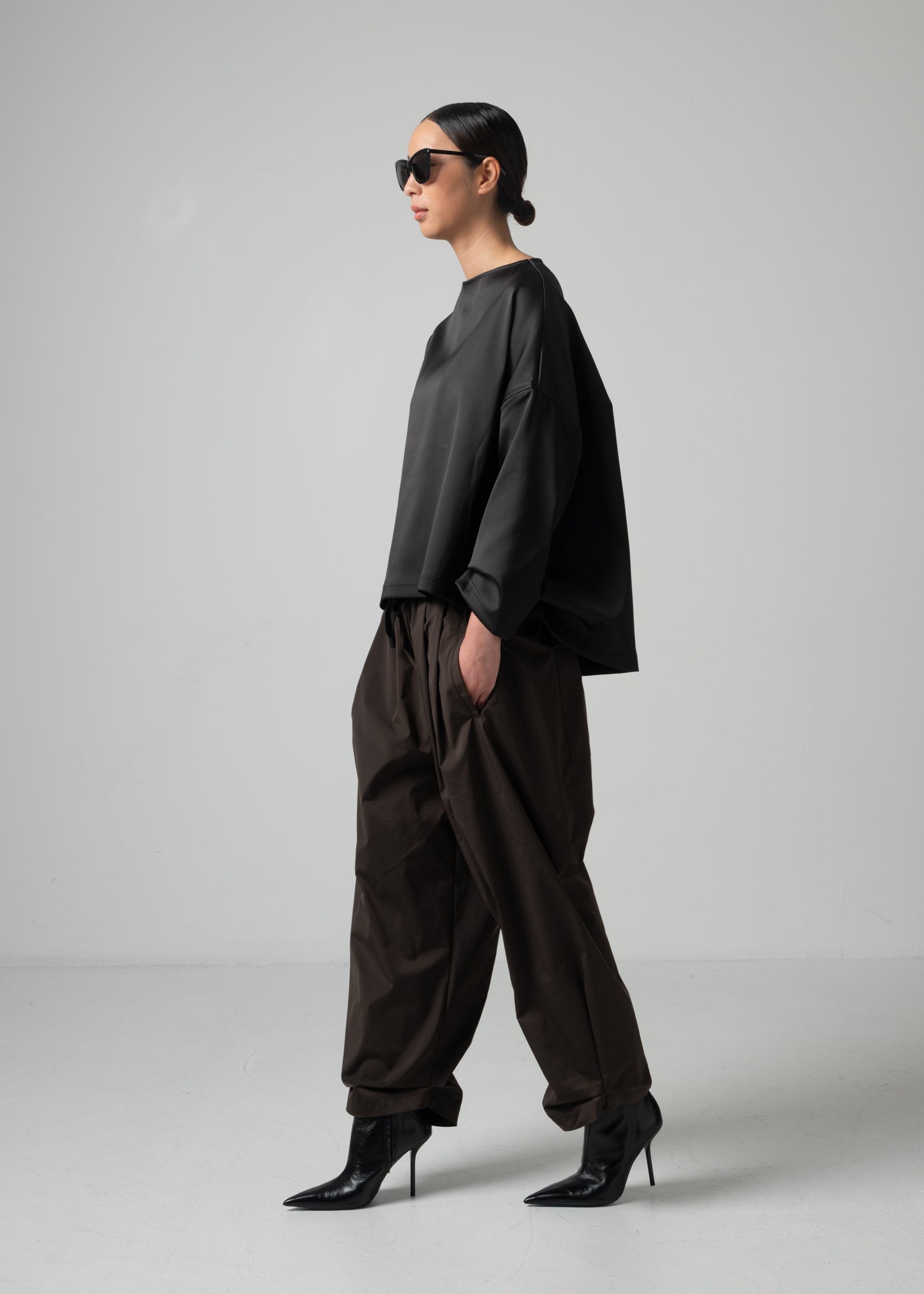 41 NIRVANA TUCKED-HEM TROUSERS / HIGH-COUNT PL STRETCH - C15