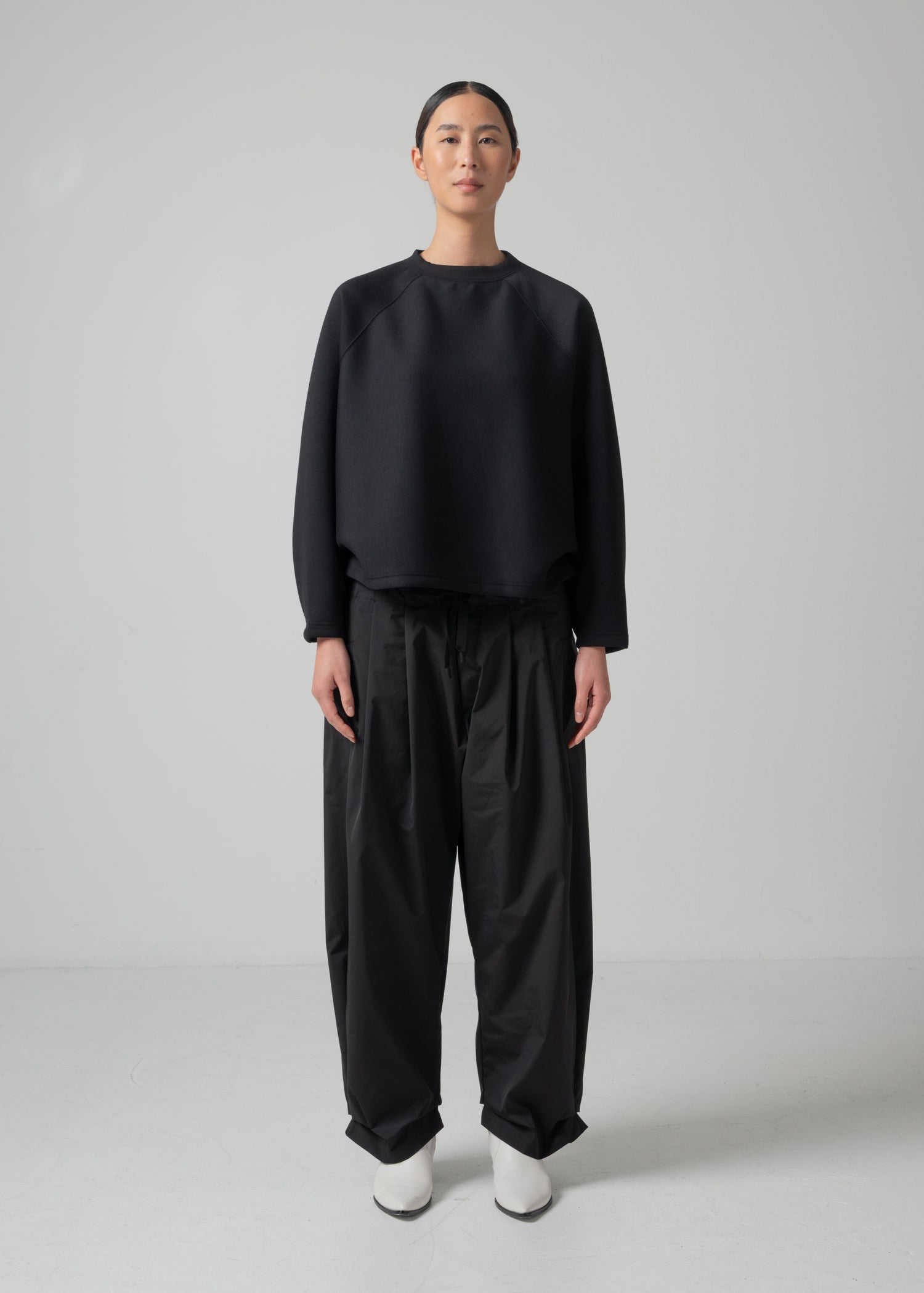 41 NIRVANA TUCKED-HEM TROUSERS / HIGH-COUNT PL STRETCH - C15