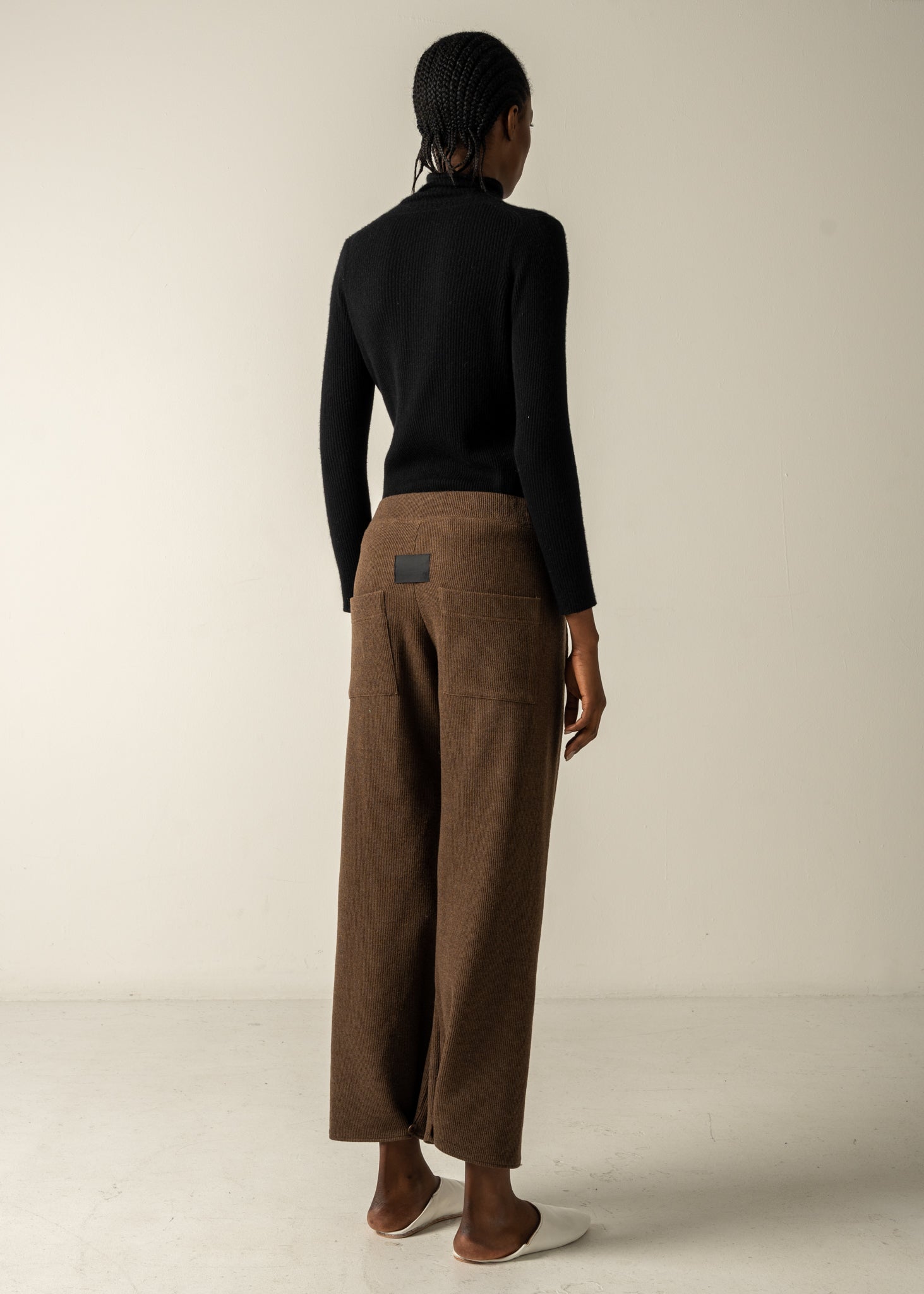 GALAXY SEMI-WIDE TROUSERS / RECYCLED WOOL QUARTER GAUGE KNITING 