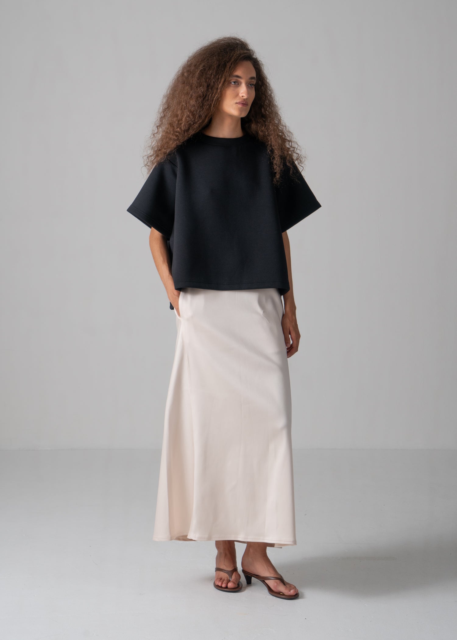 JENIFFER FLAIR SKIRT, Straight line satin skirt, Made in Japan JENIFFER FLAIR SKIRT, Straight line satin skirt, Made in Japan