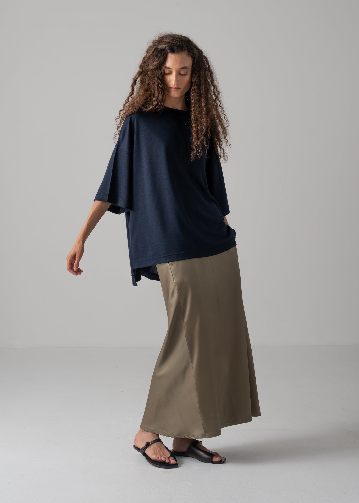 JENIFFER FLAIR SKIRT, Straight line satin skirt, Made in Japan
