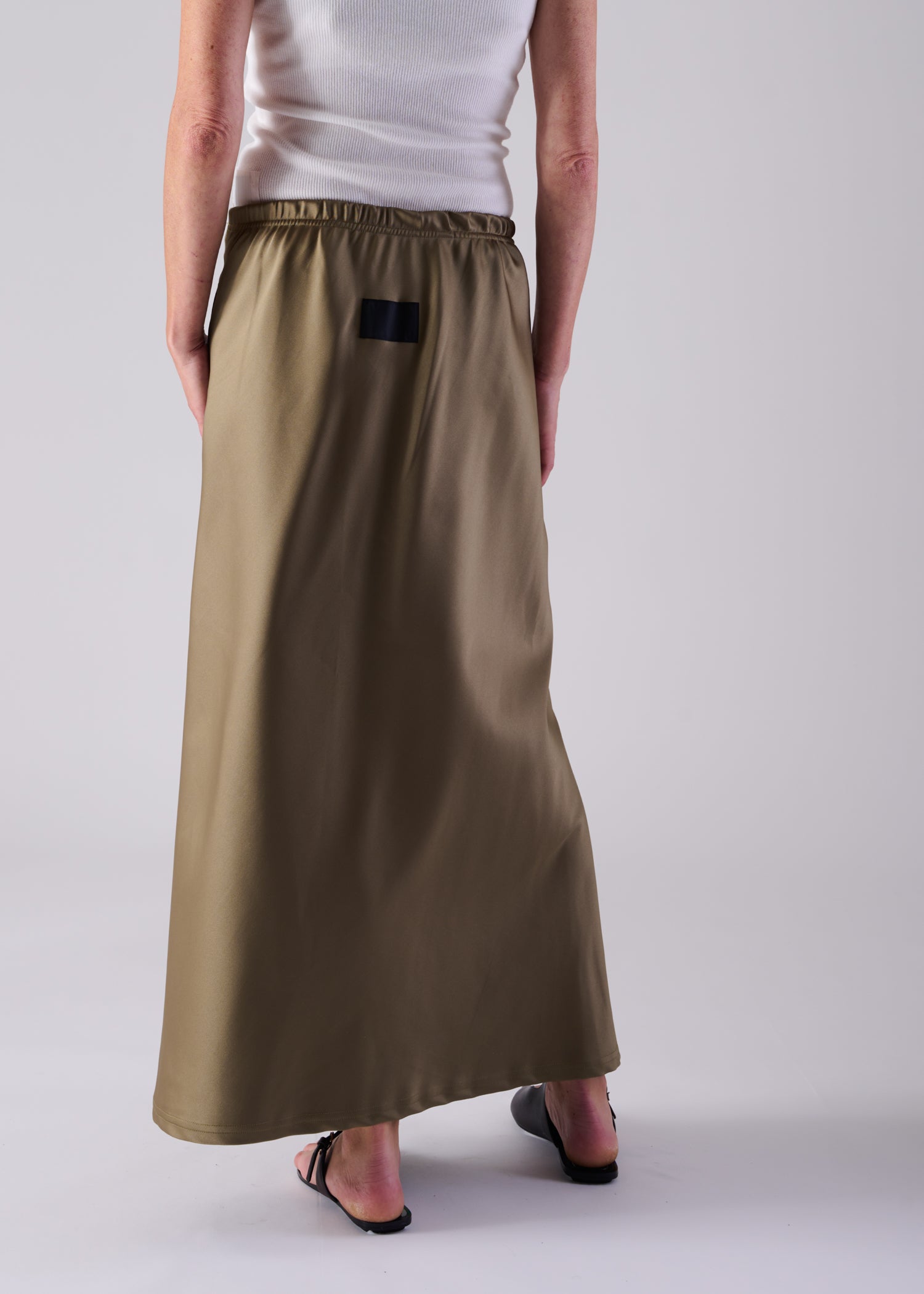 JENIFFER FLAIR SKIRT, Straight line satin skirt, Made in Japan
