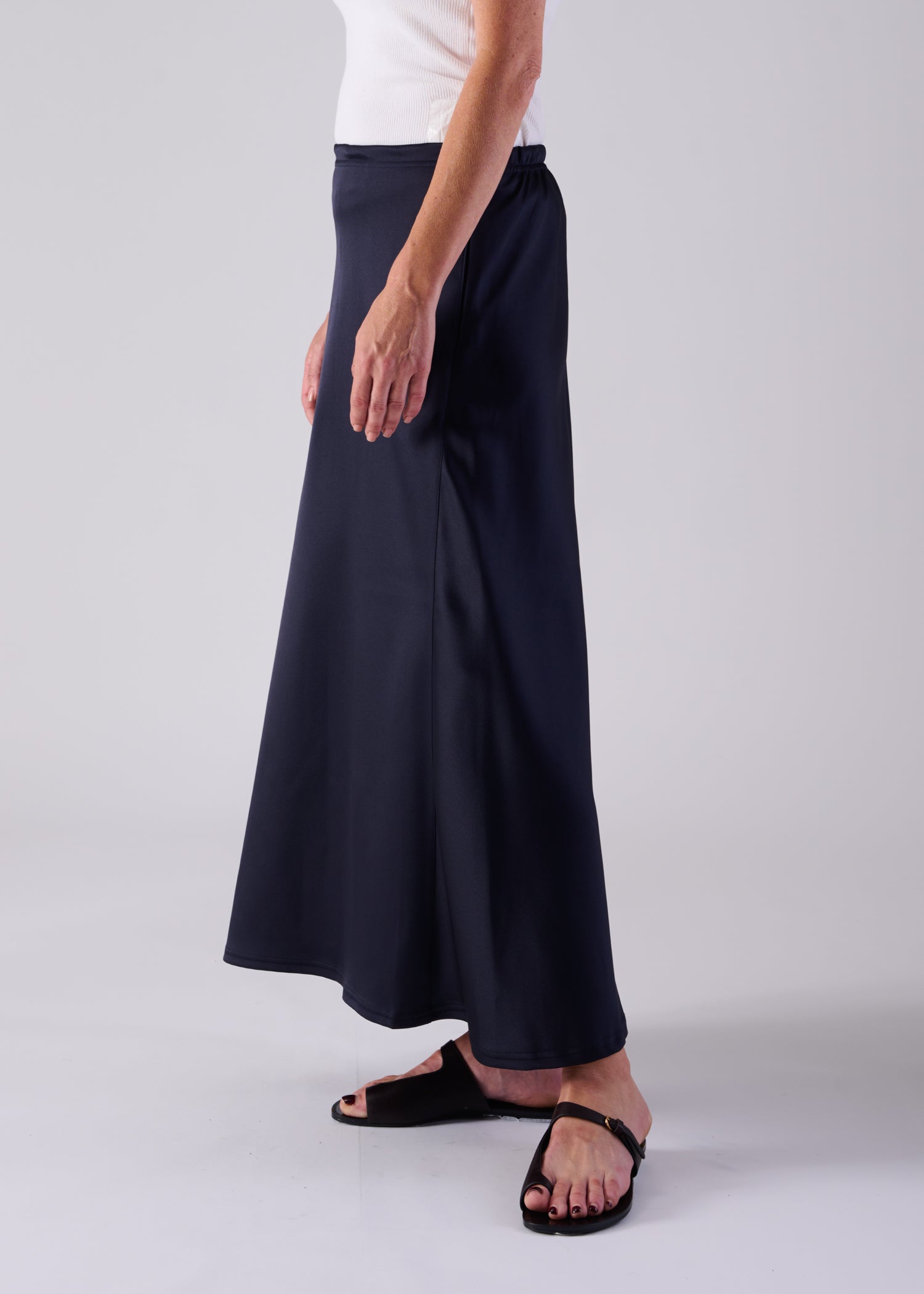 JENIFFER FLAIR SKIRT, Straight line satin skirt, Made in Japan