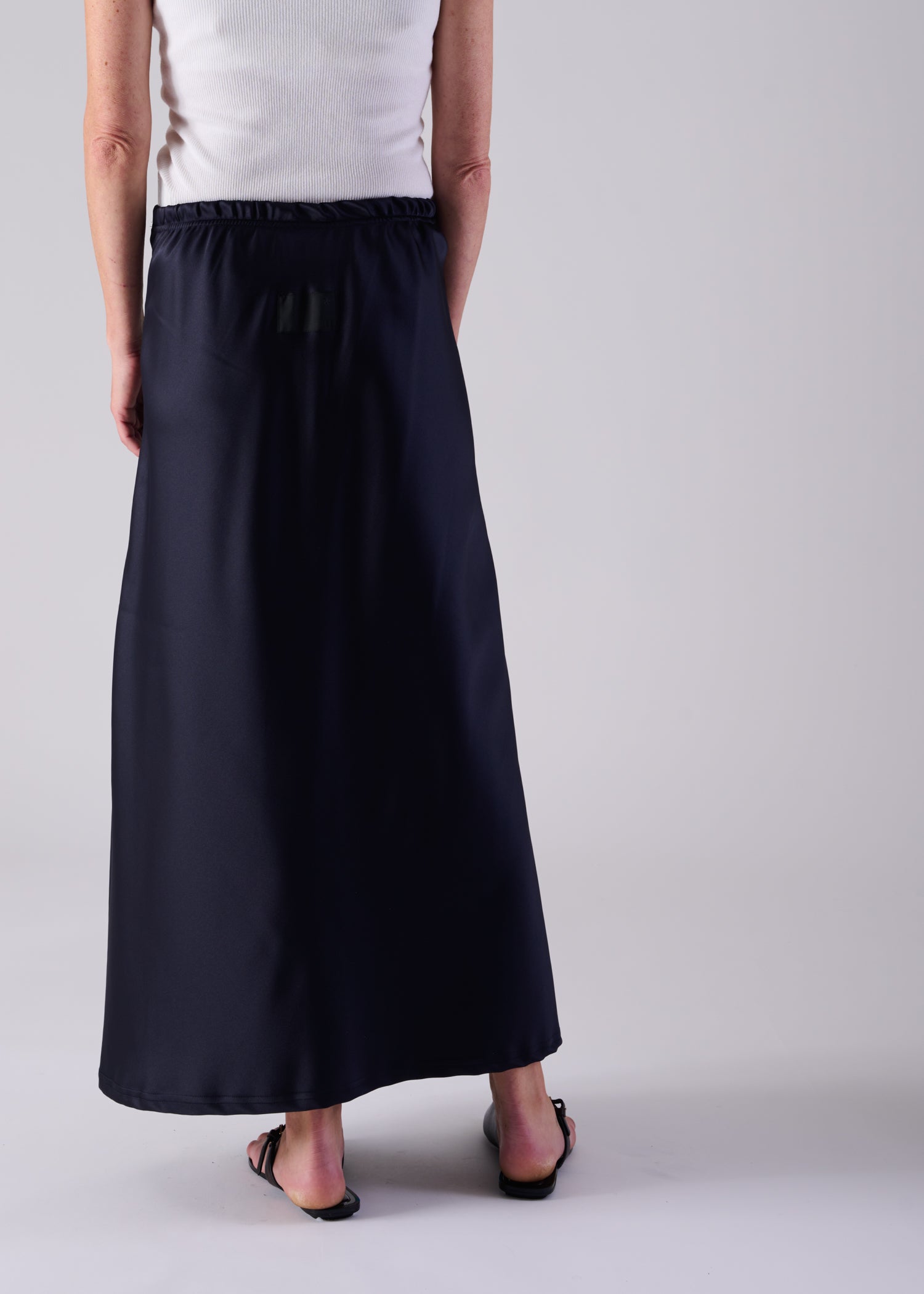 COGTHEBIGSMOKE JENIFFER FLAIRE SKIRTネイビー JENIFFER FLAIR SKIRT, Straight line satin skirt, Made in Japan