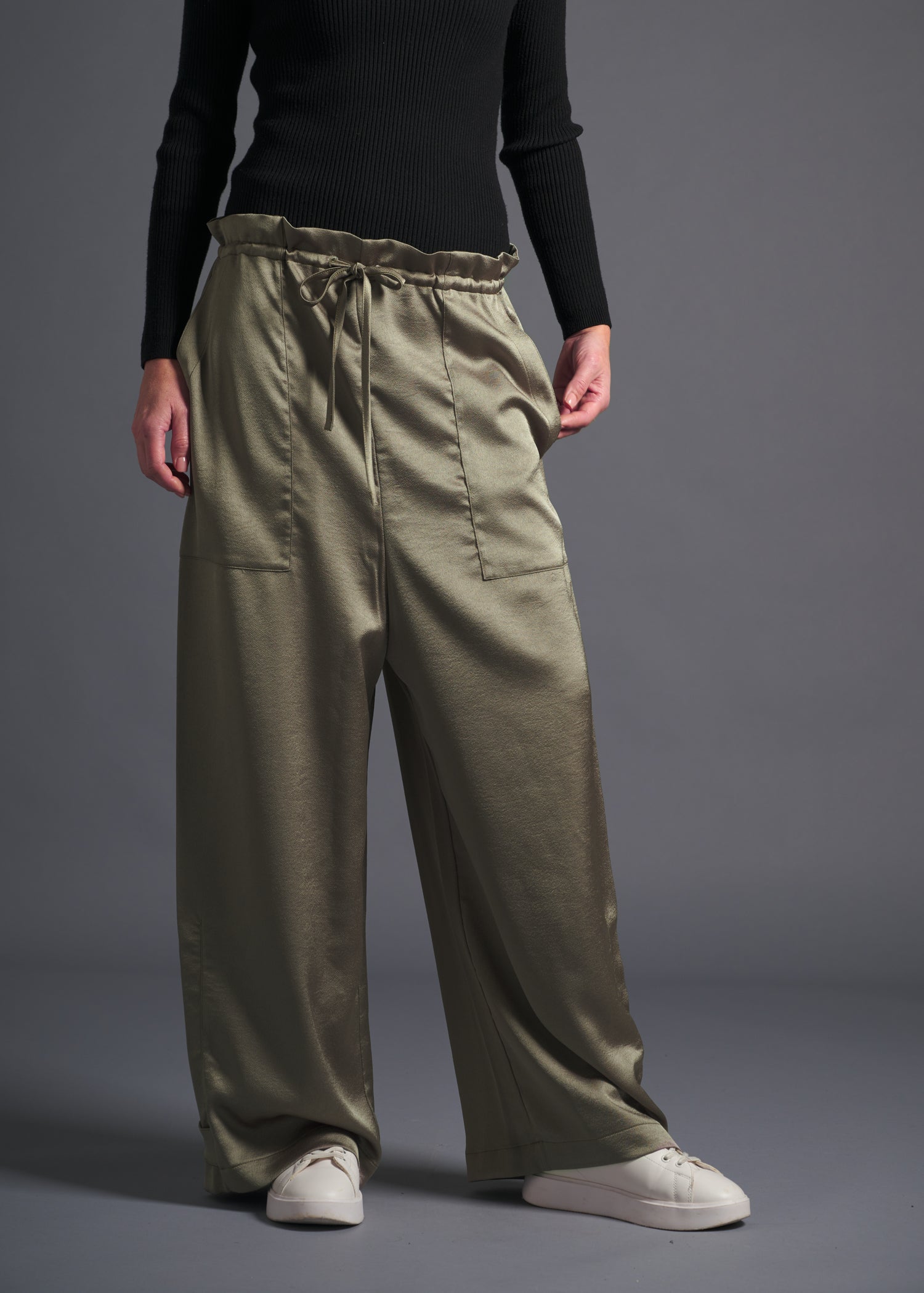 MOE LOOSE TROUSERS, Cargo mit weitem Bein, Satin