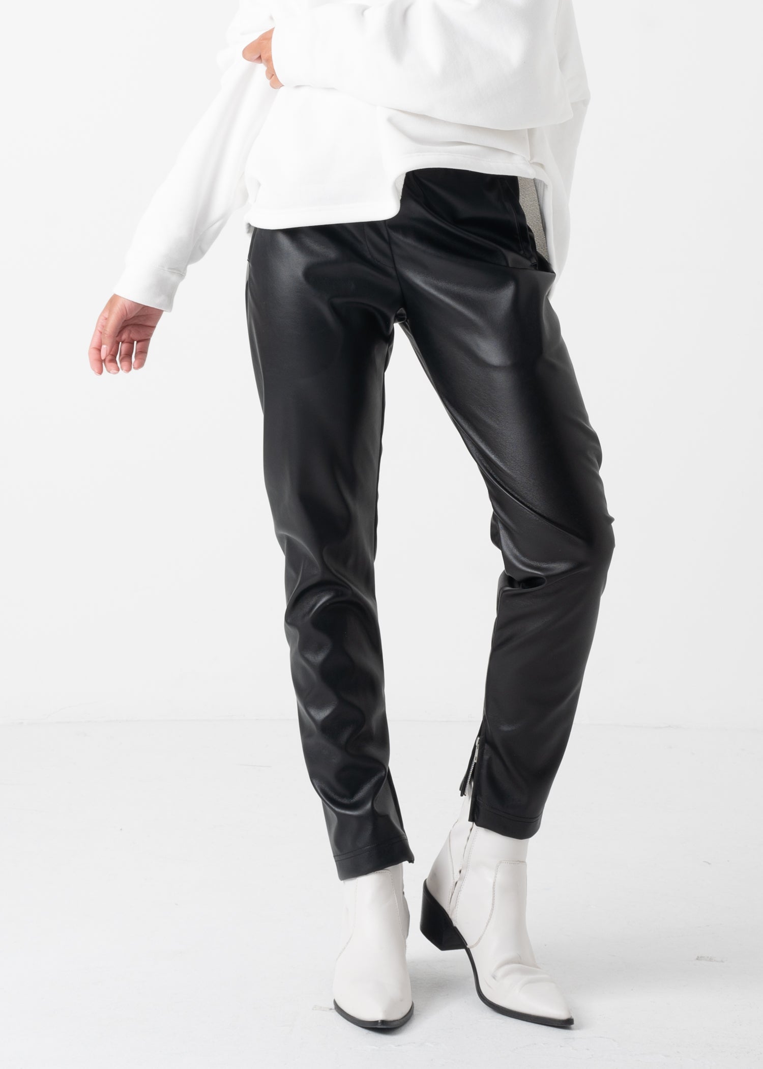 63 KYRA SKINNY TROUSERS / VEGAN LEATHER -C11